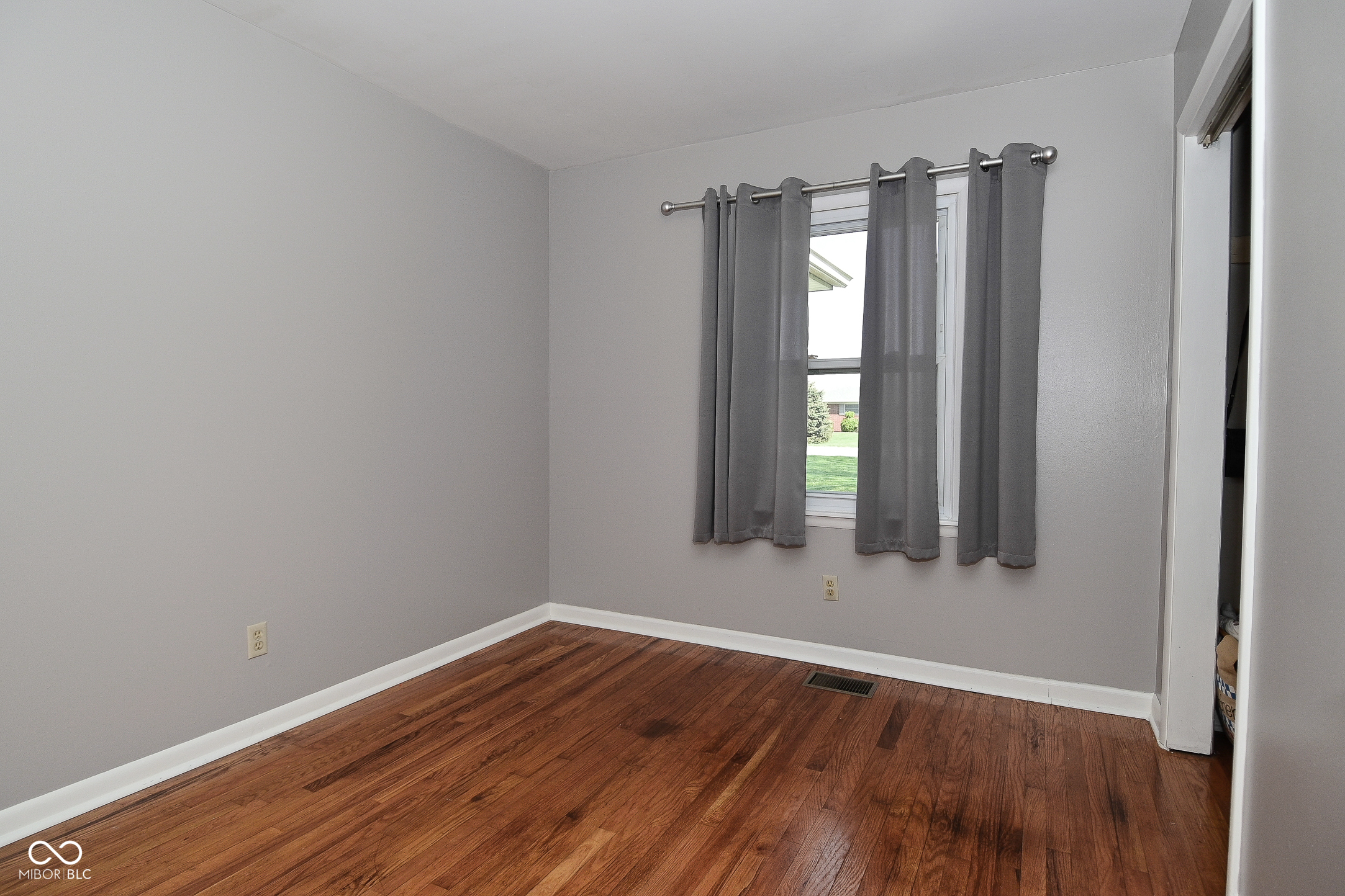 5693 W Walnut Street