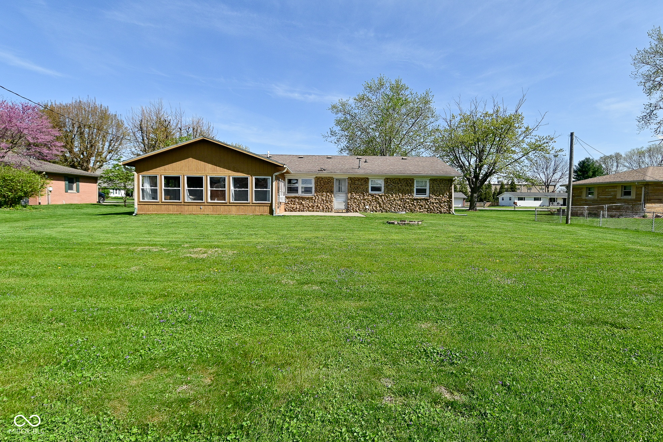 5693 W Walnut Street