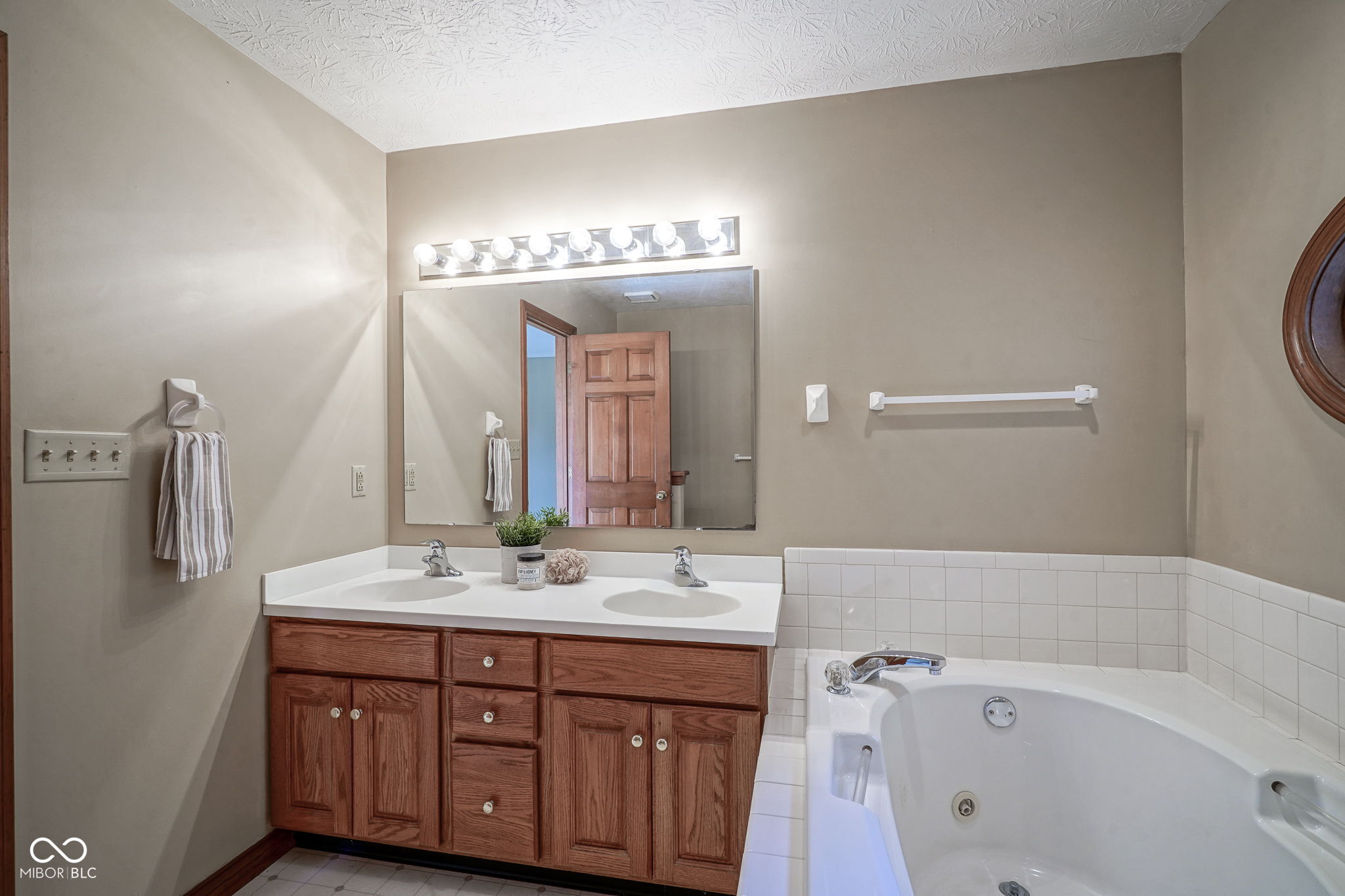 1810 Hunters Trail
