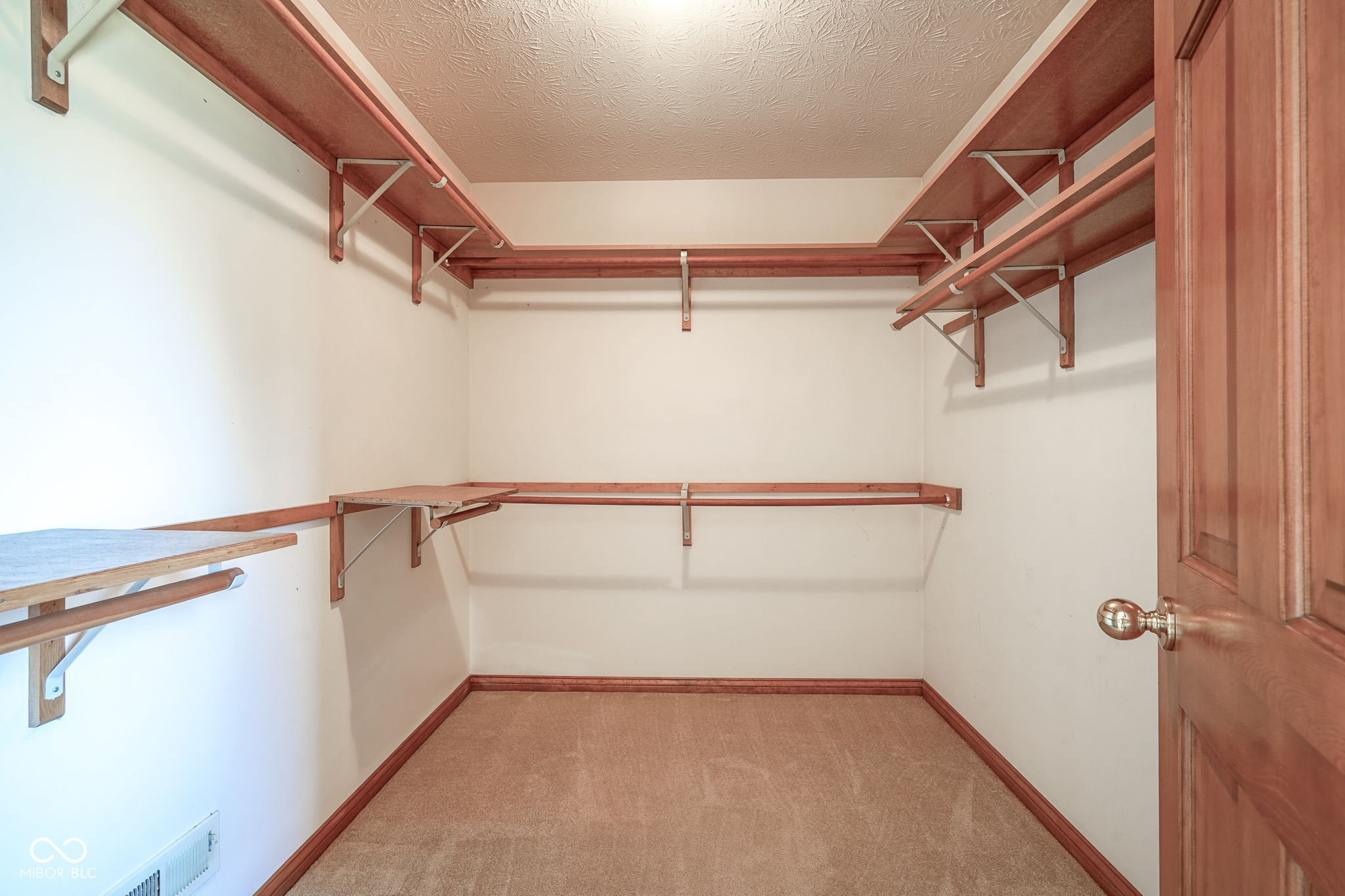 1810 Hunters Trail