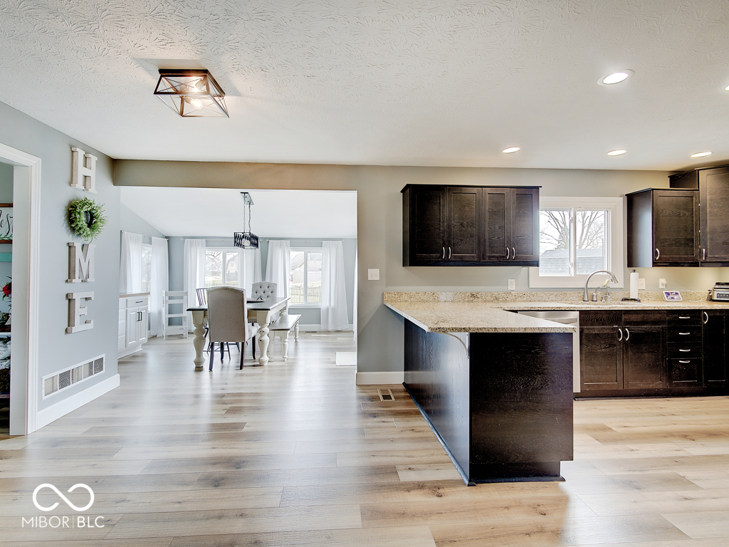 12201 Valley View Circle