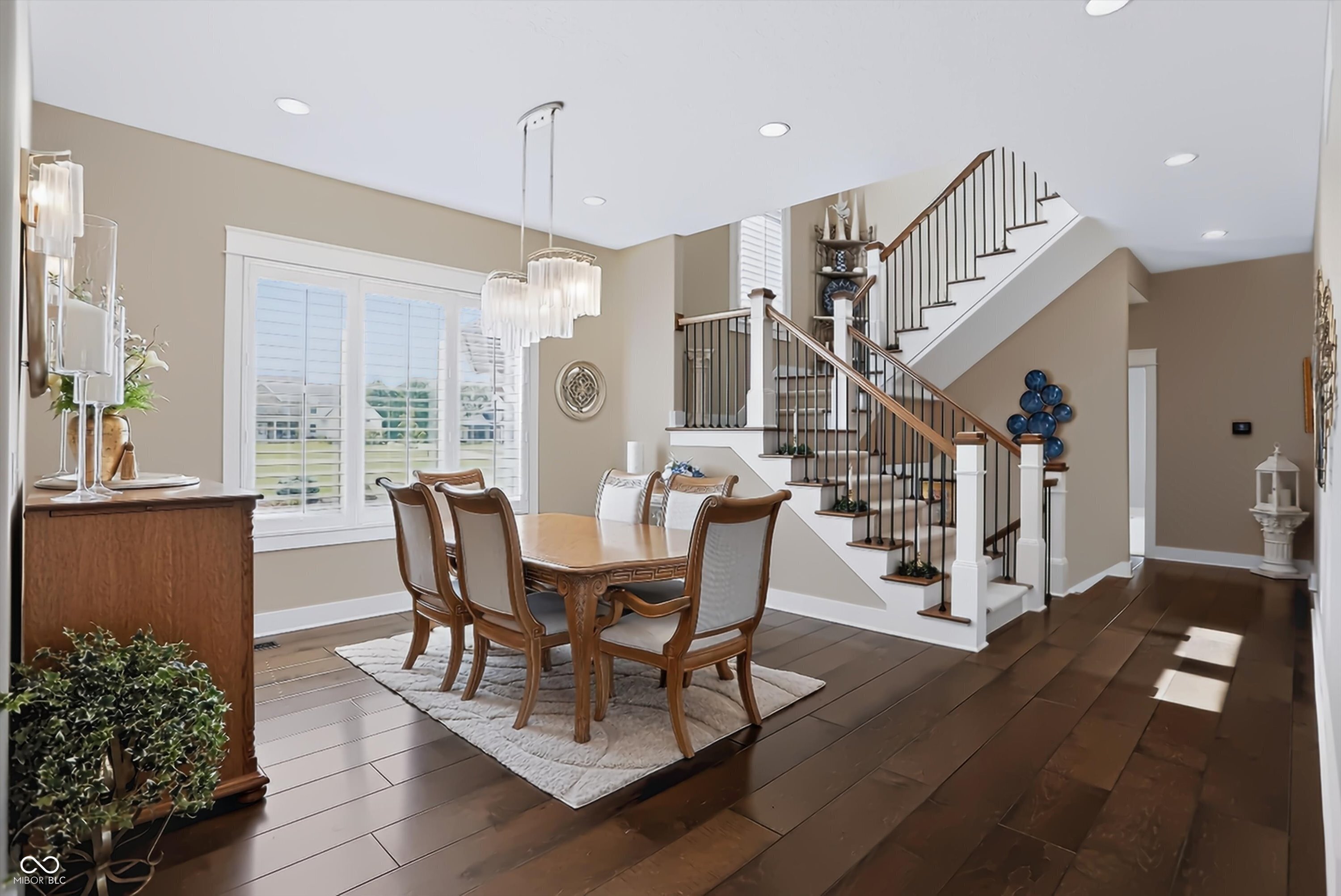 4025 Lochview Court