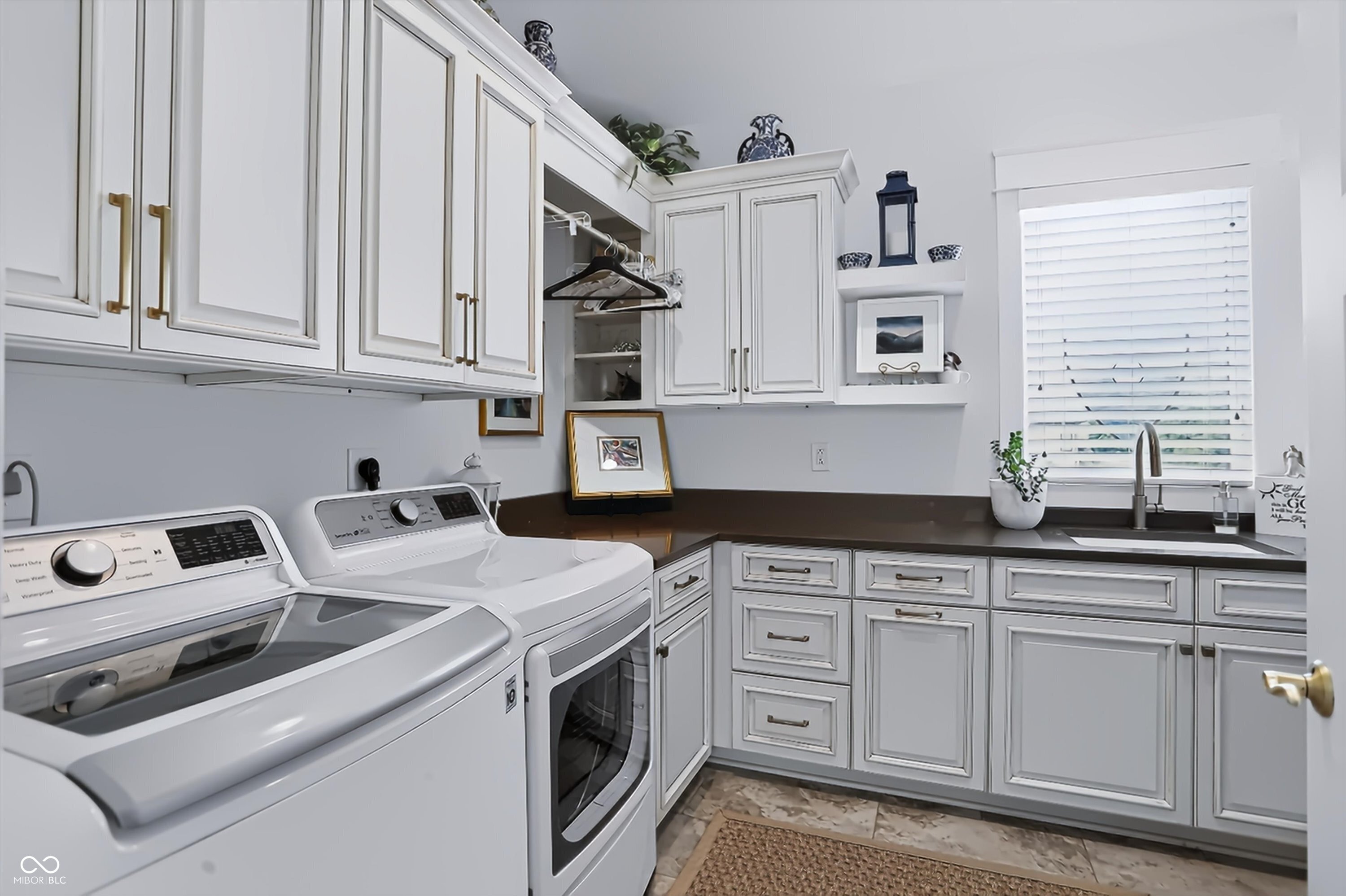 4025 Lochview Court