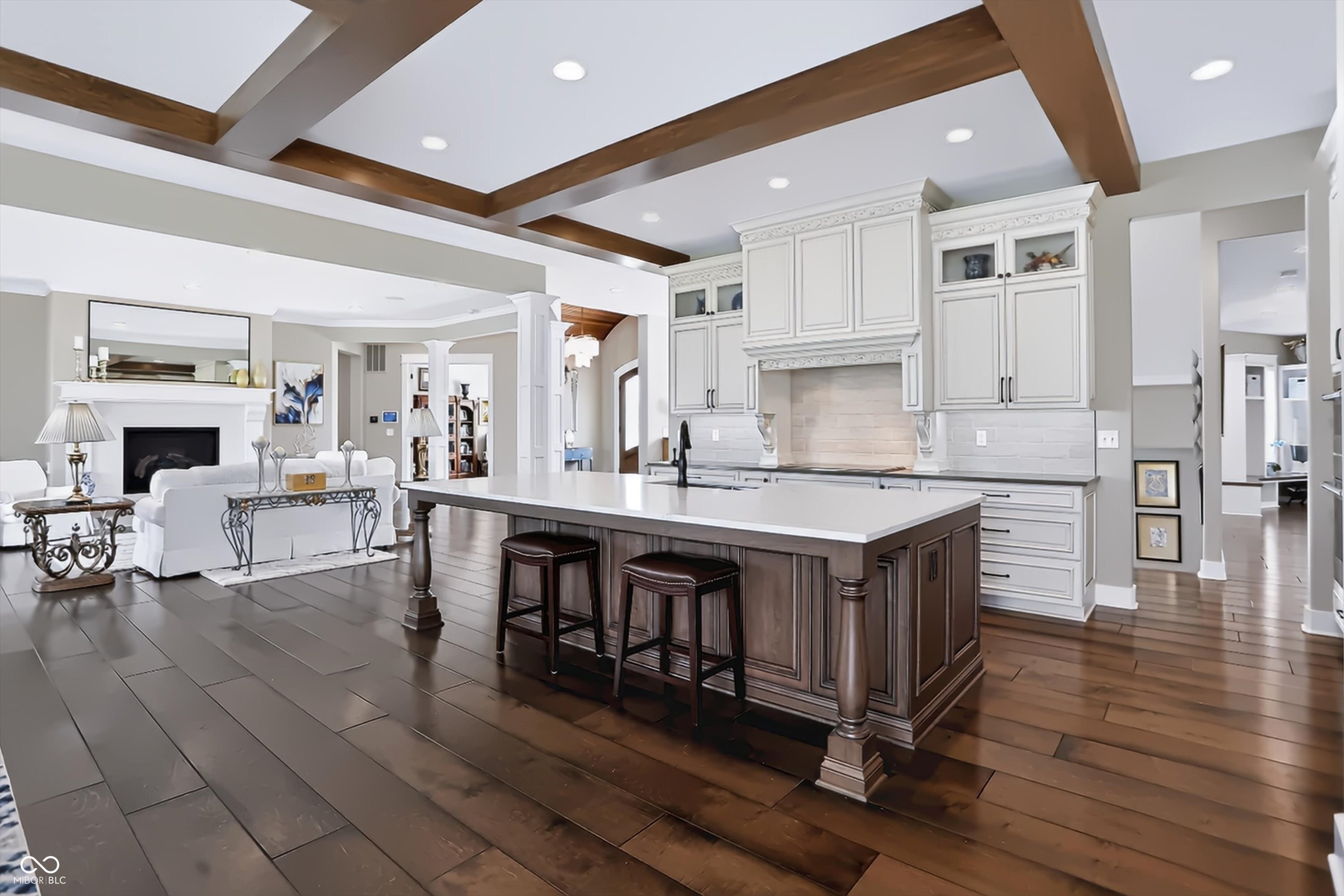 4025 Lochview Court