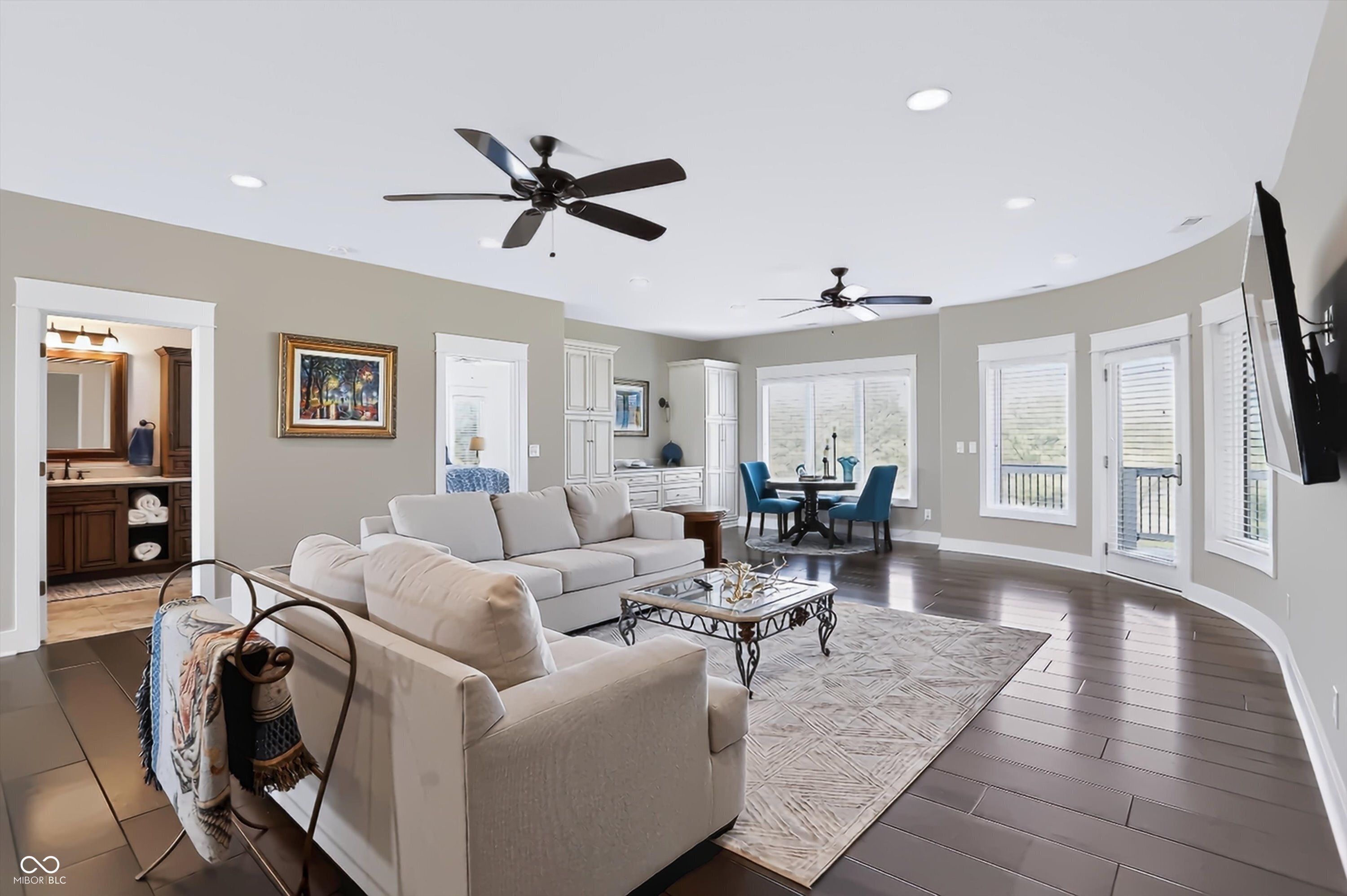 4025 Lochview Court