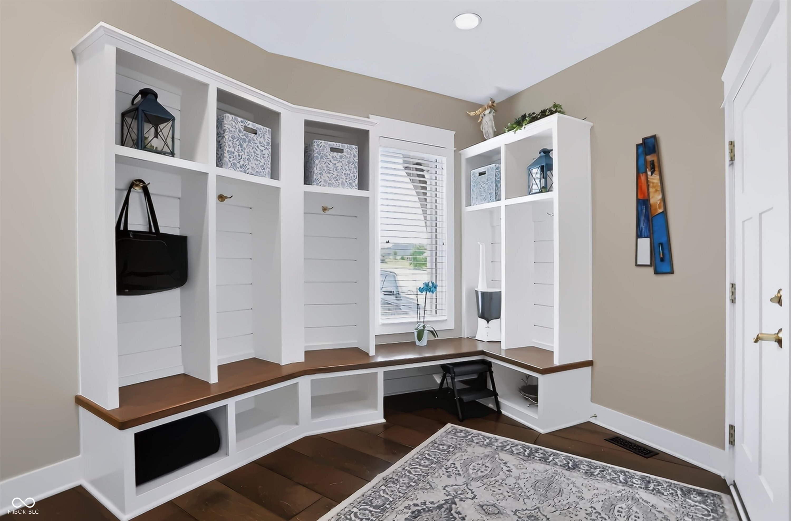4025 Lochview Court