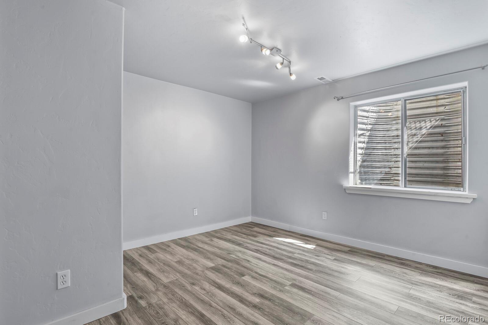4234 W 61st Place