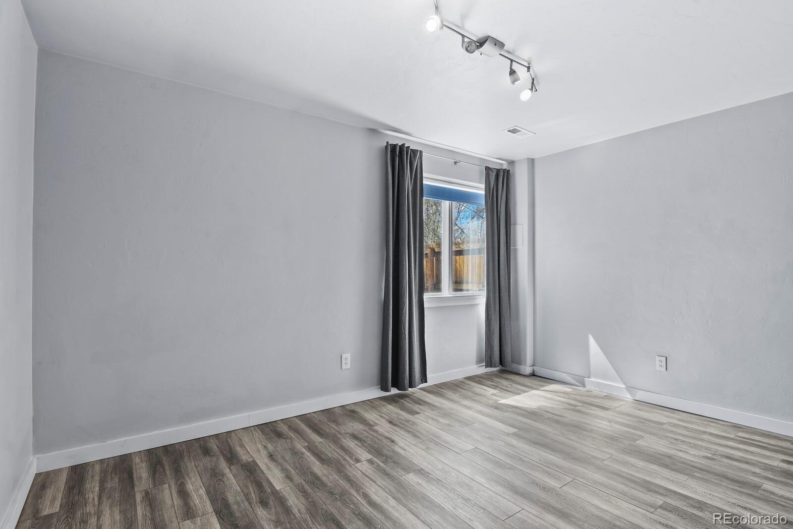 4234 W 61st Place