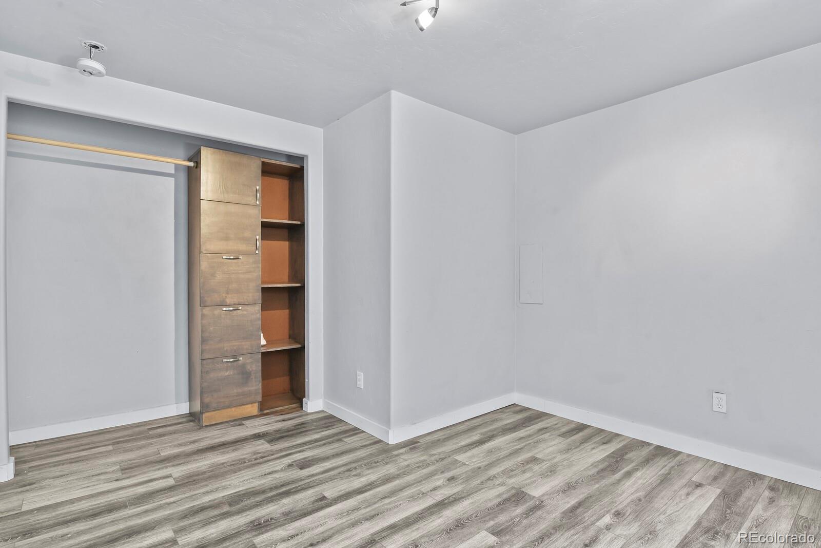4234 W 61st Place