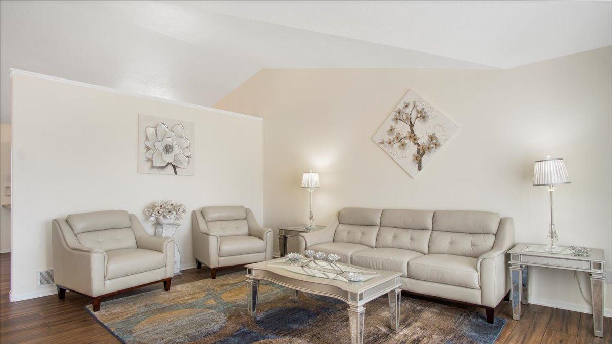 1086 Voyageur Street