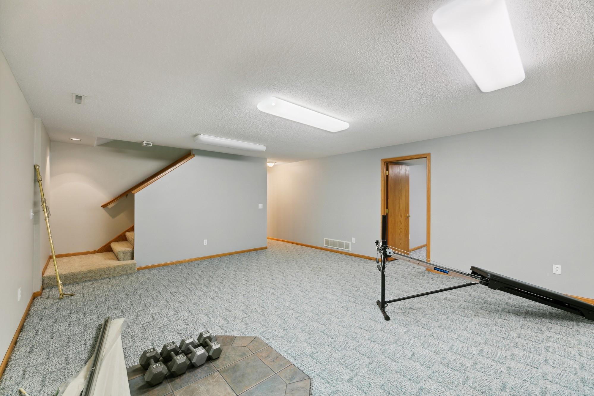 8 Lindsay Court