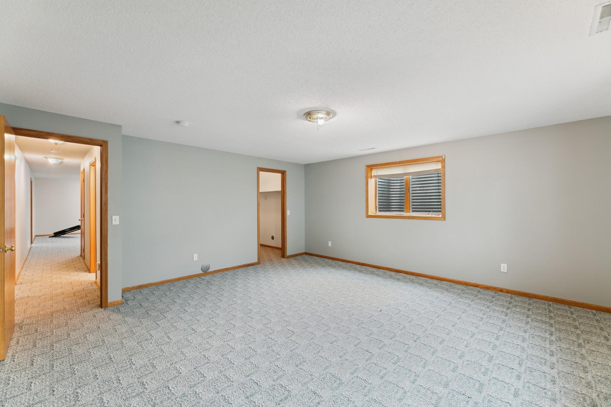 8 Lindsay Court