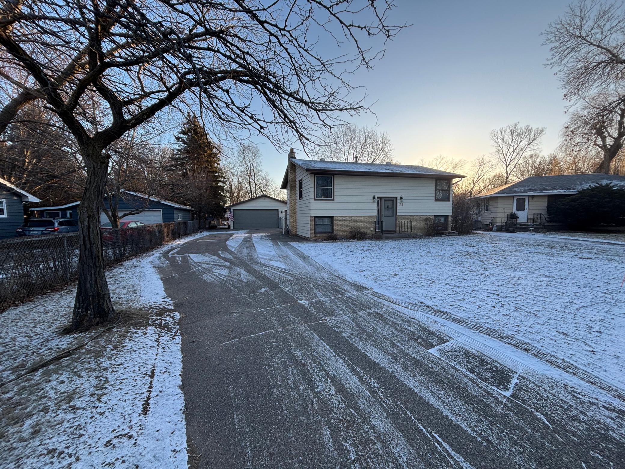 1712 Kings Way