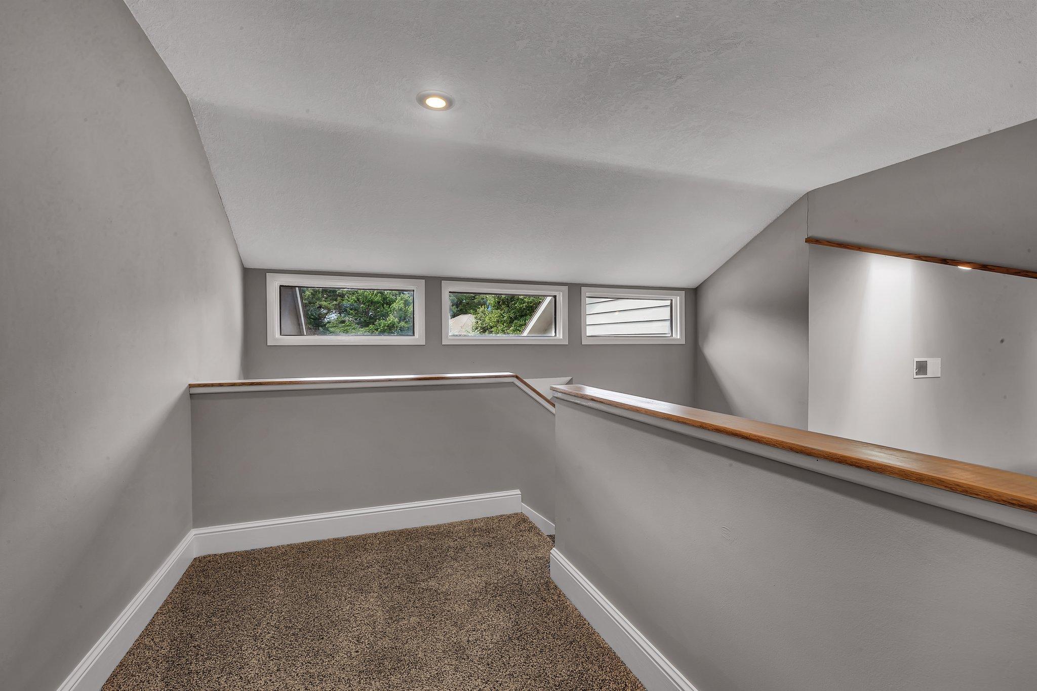 825 Meadowlawn Court