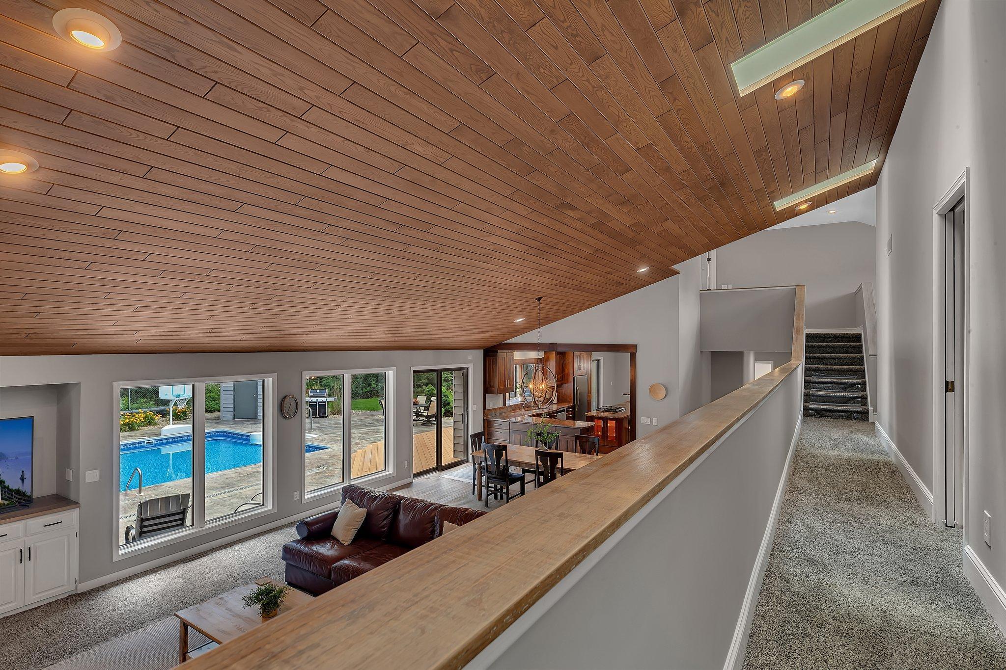 825 Meadowlawn Court