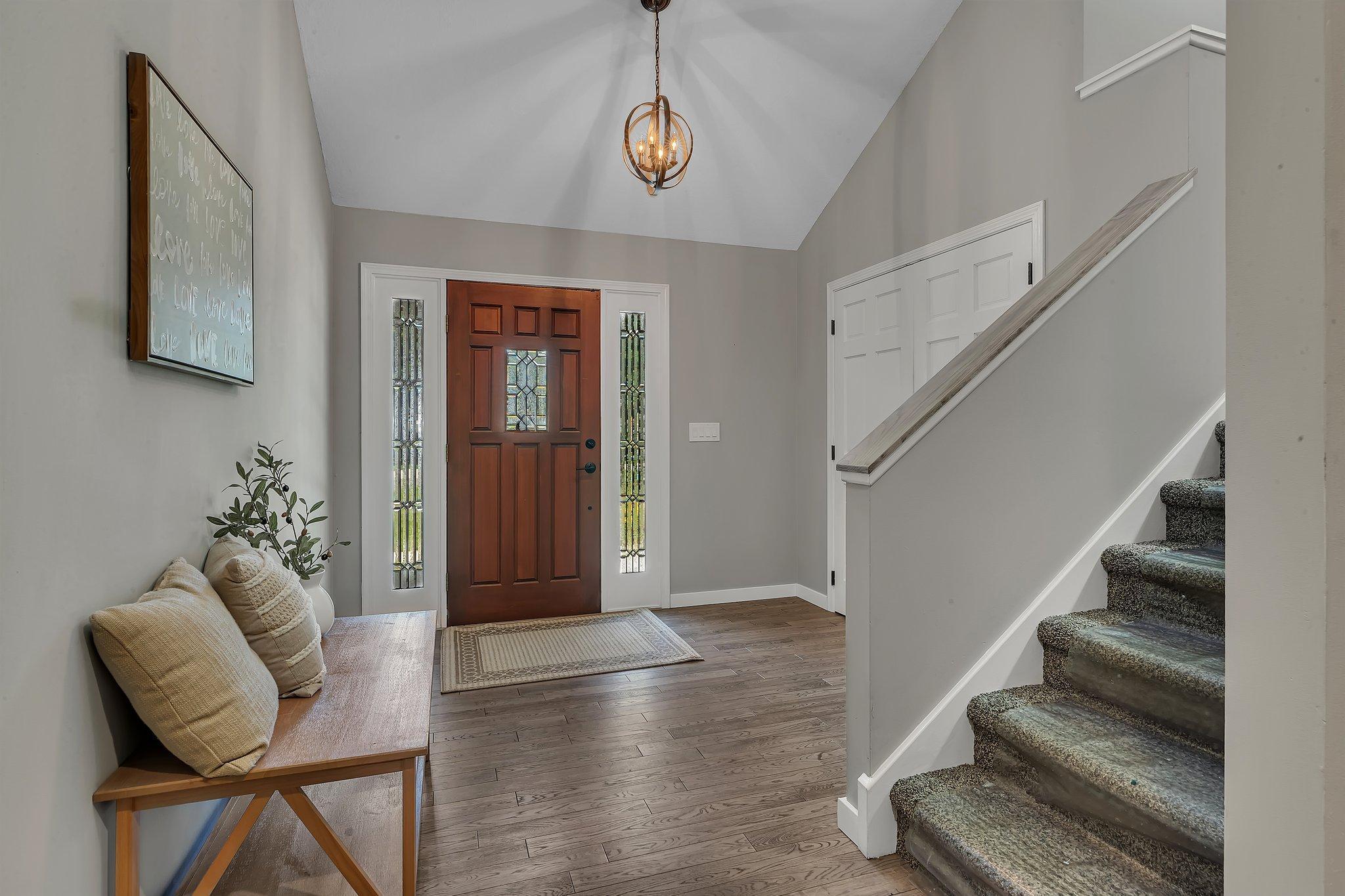 825 Meadowlawn Court