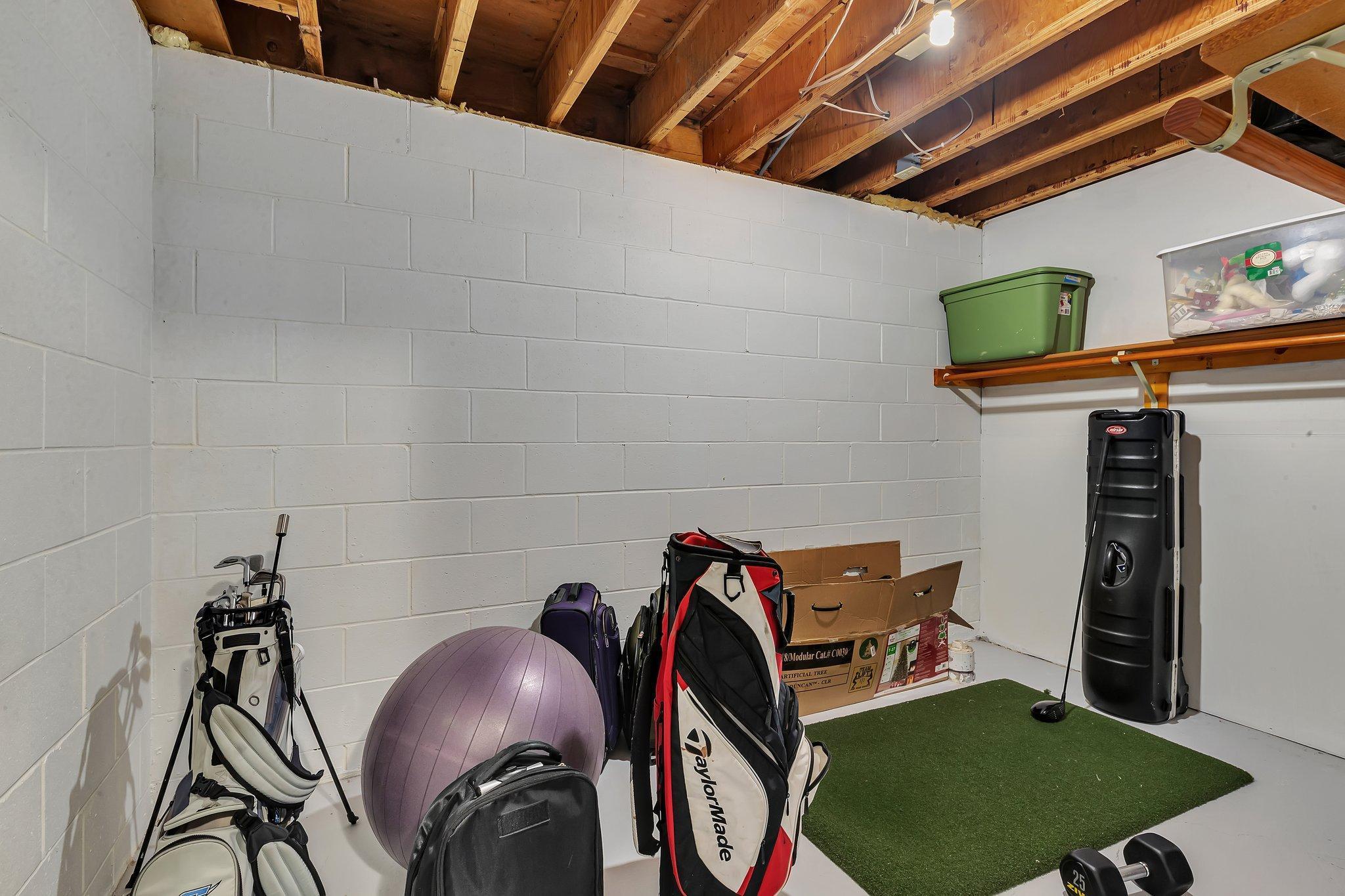 825 Meadowlawn Court