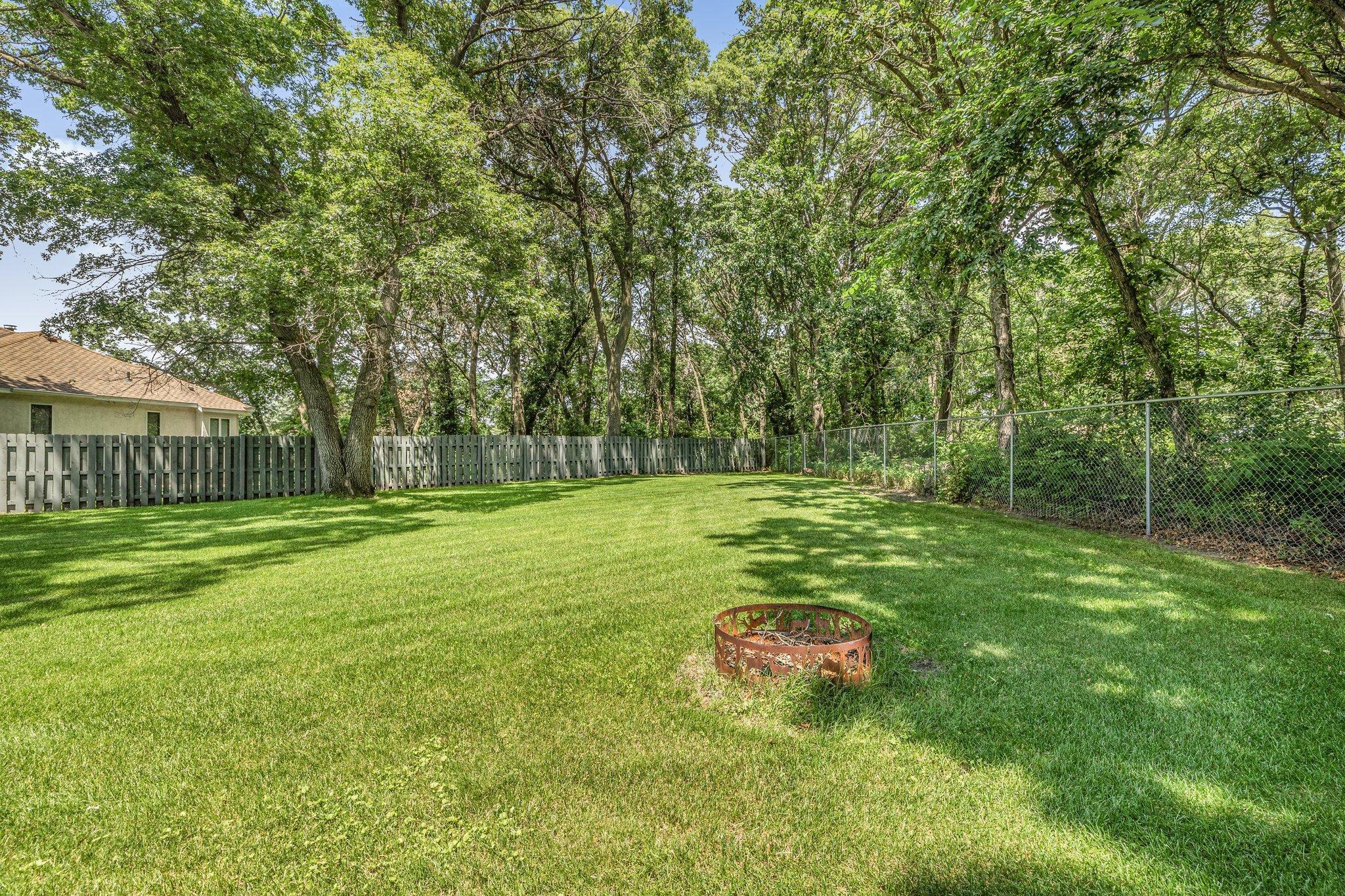 825 Meadowlawn Court