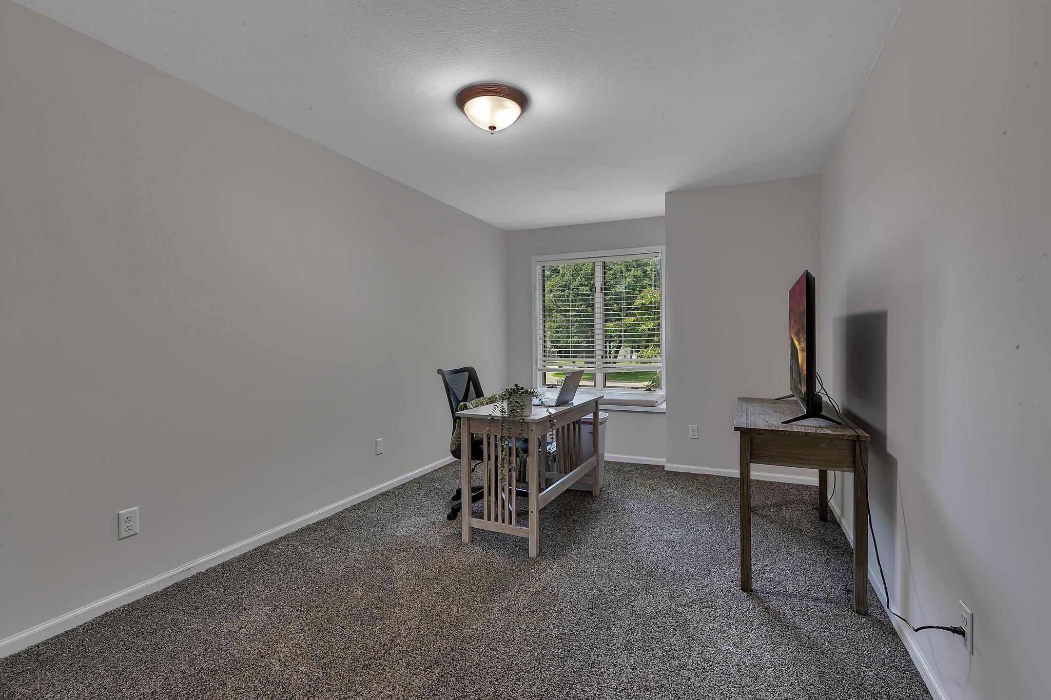 825 Meadowlawn Court