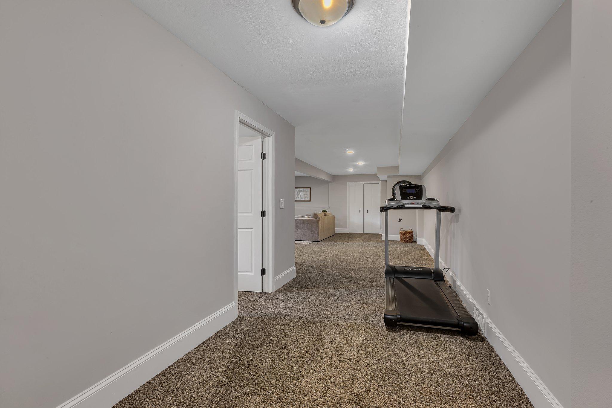 825 Meadowlawn Court