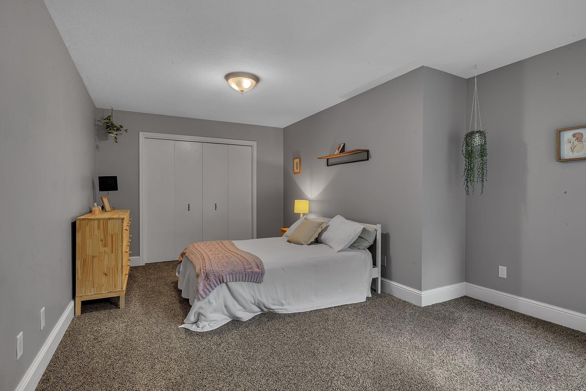 825 Meadowlawn Court
