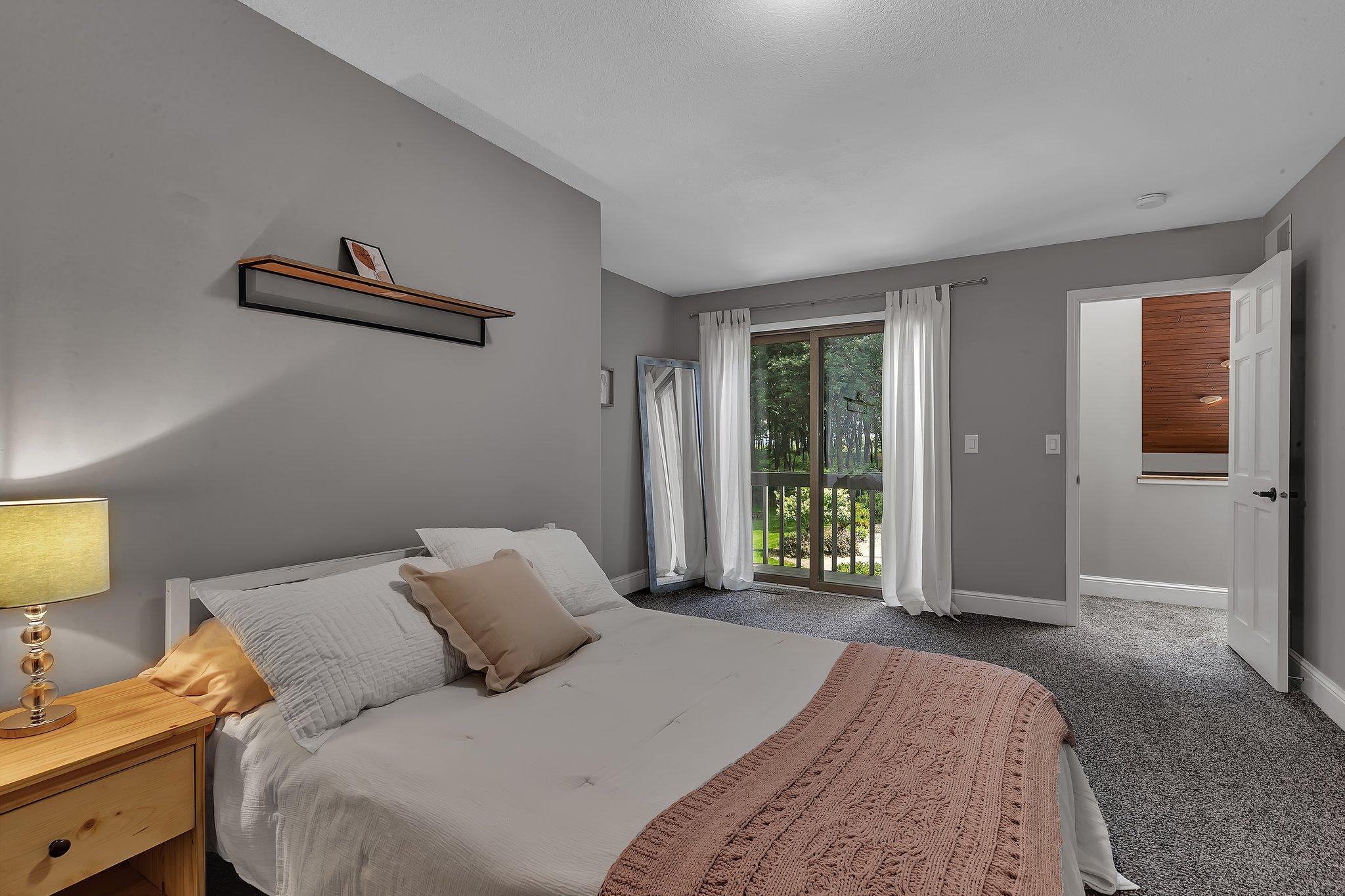 825 Meadowlawn Court