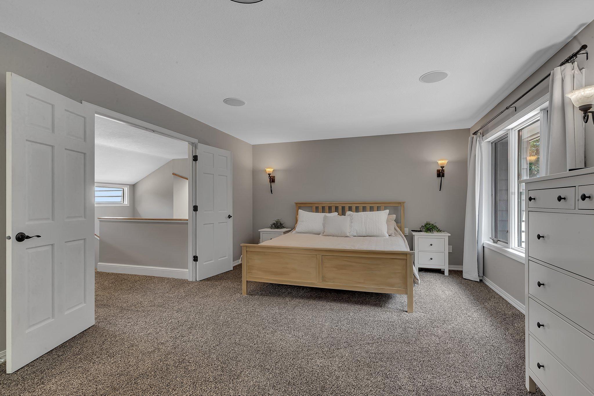 825 Meadowlawn Court