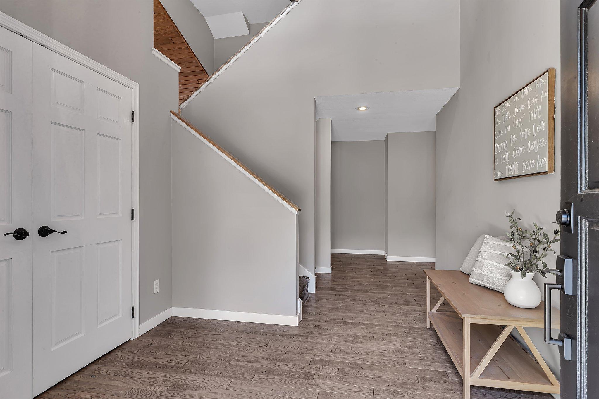 825 Meadowlawn Court