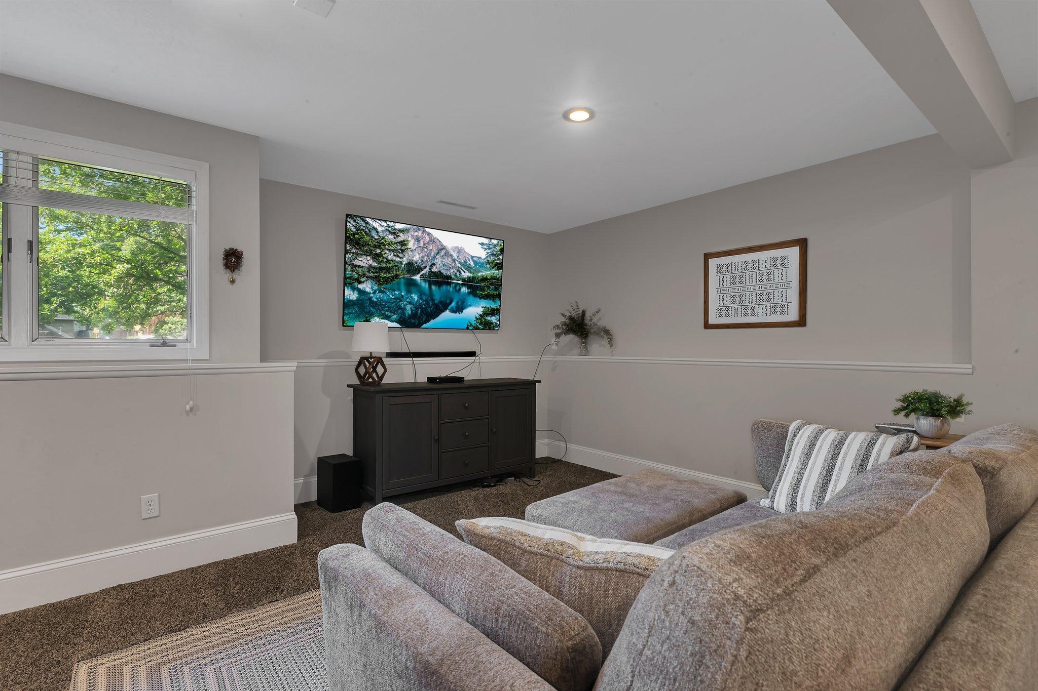 825 Meadowlawn Court