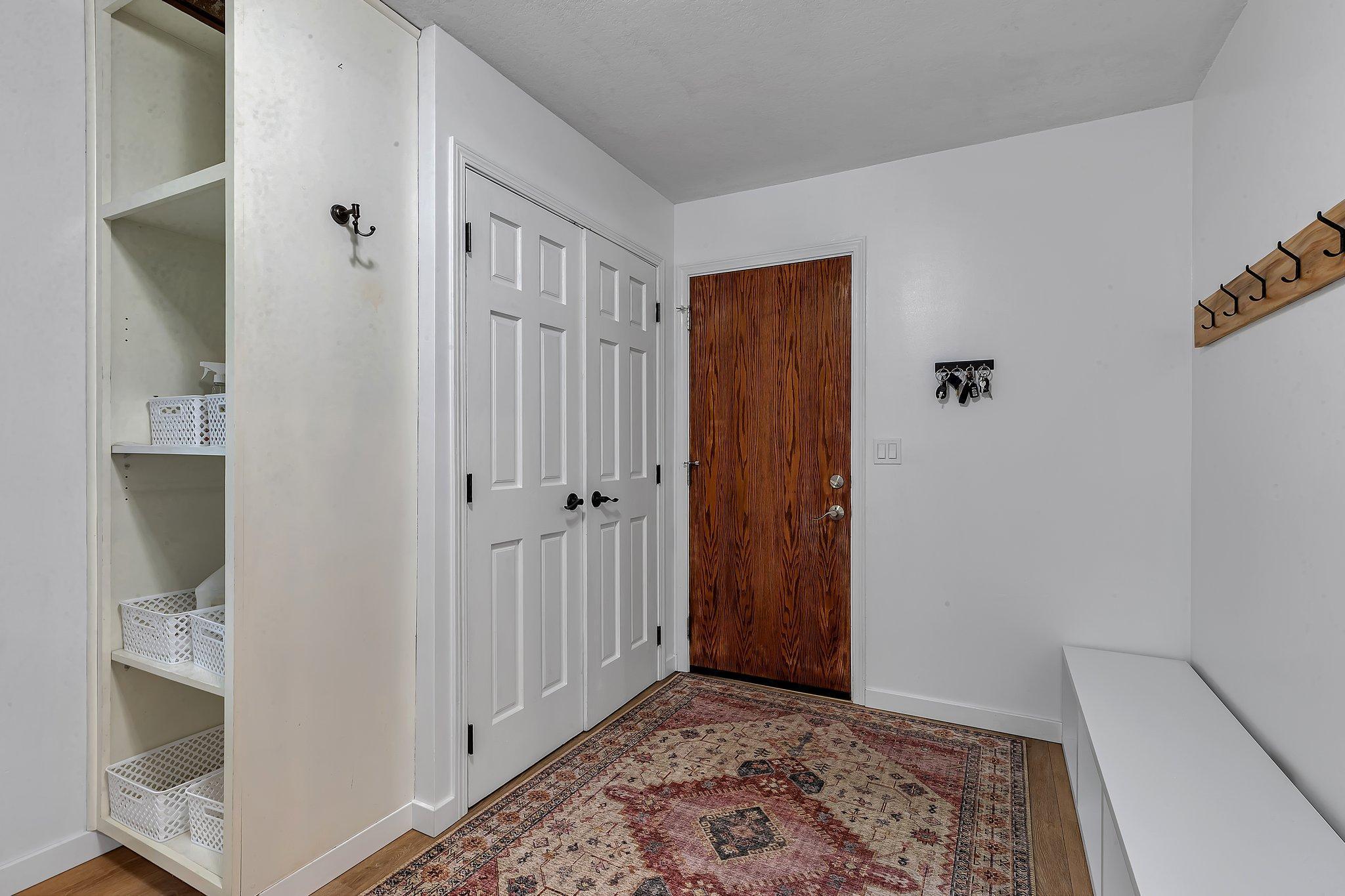 825 Meadowlawn Court