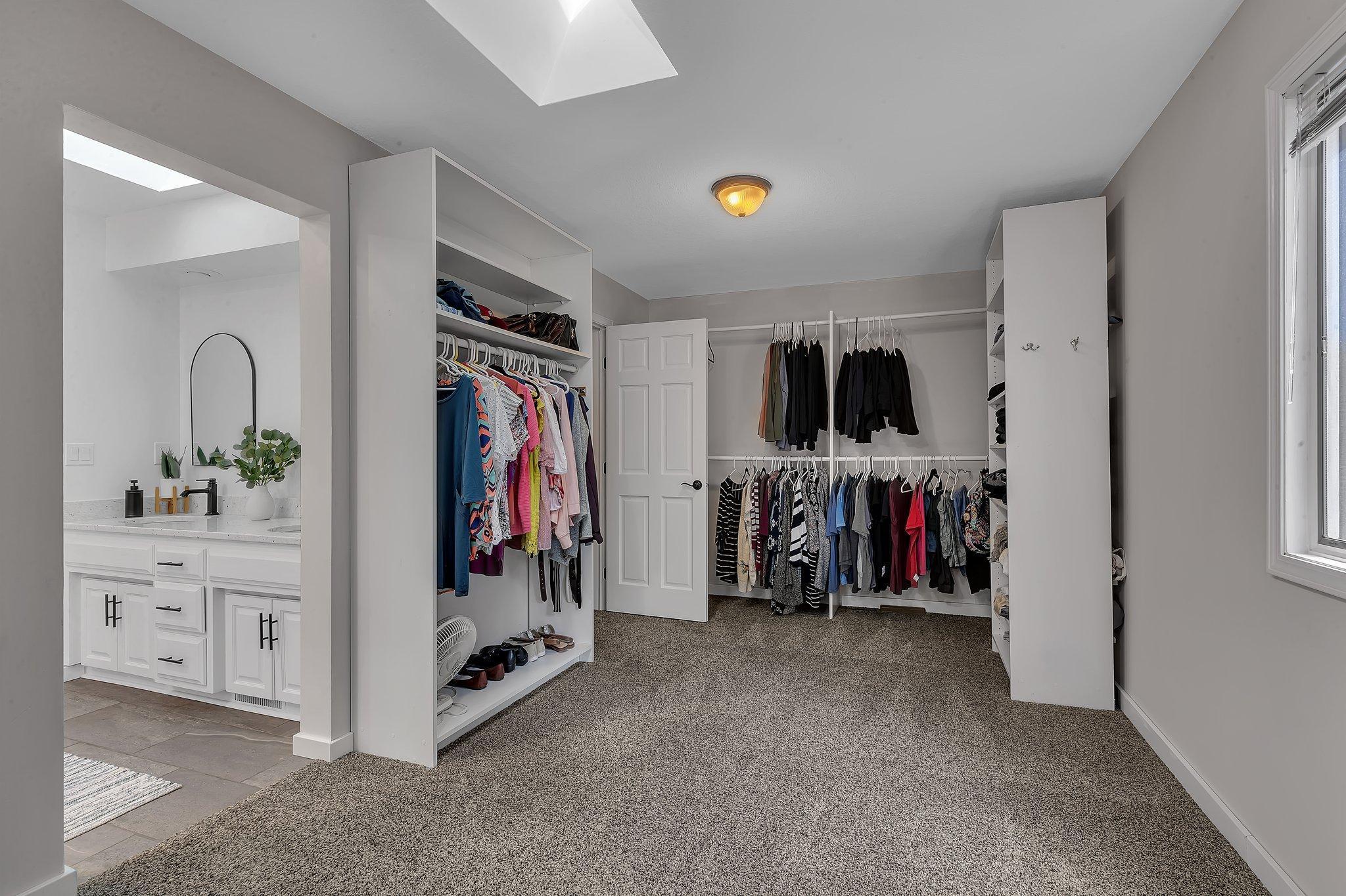 825 Meadowlawn Court