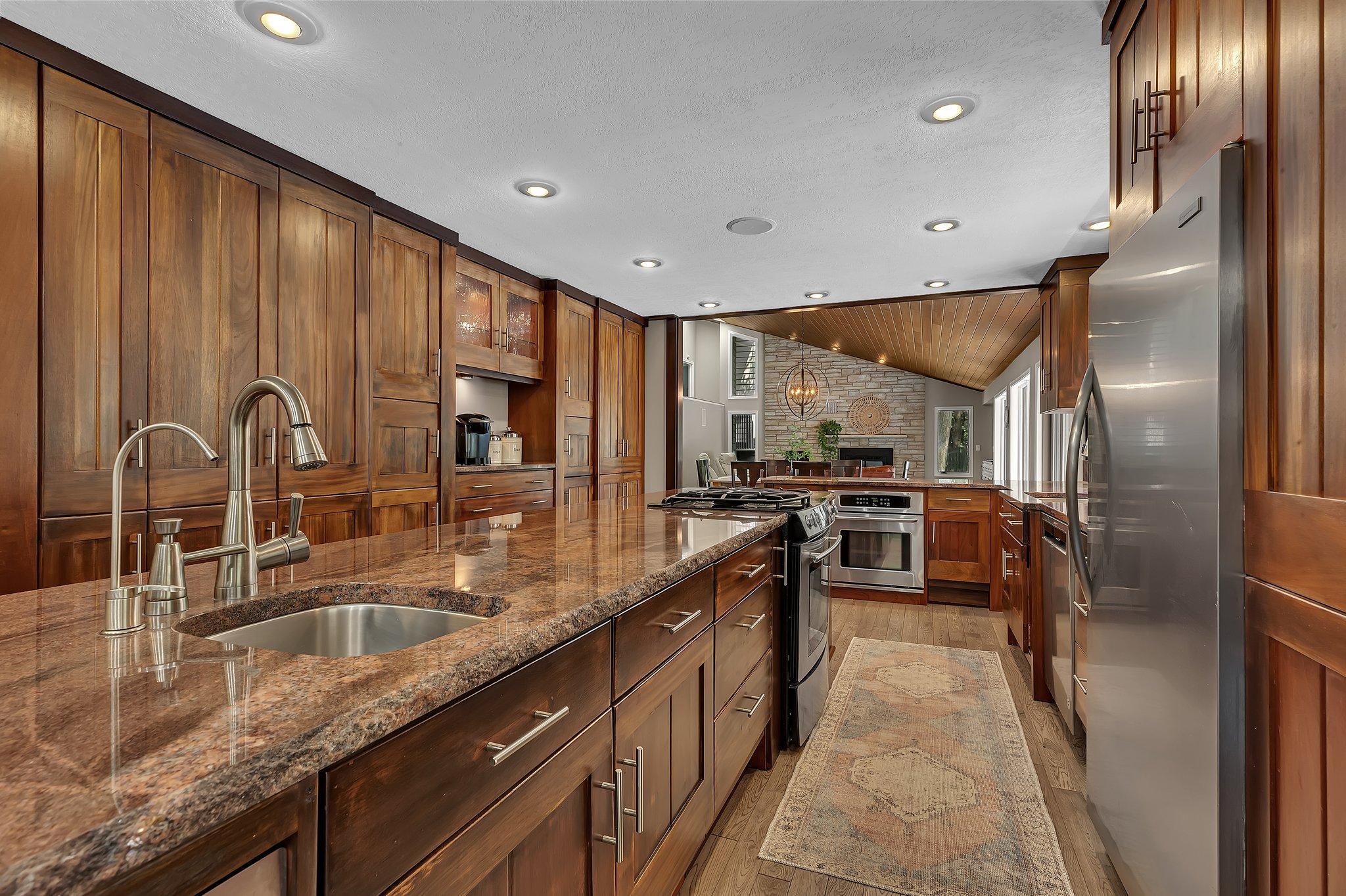 825 Meadowlawn Court