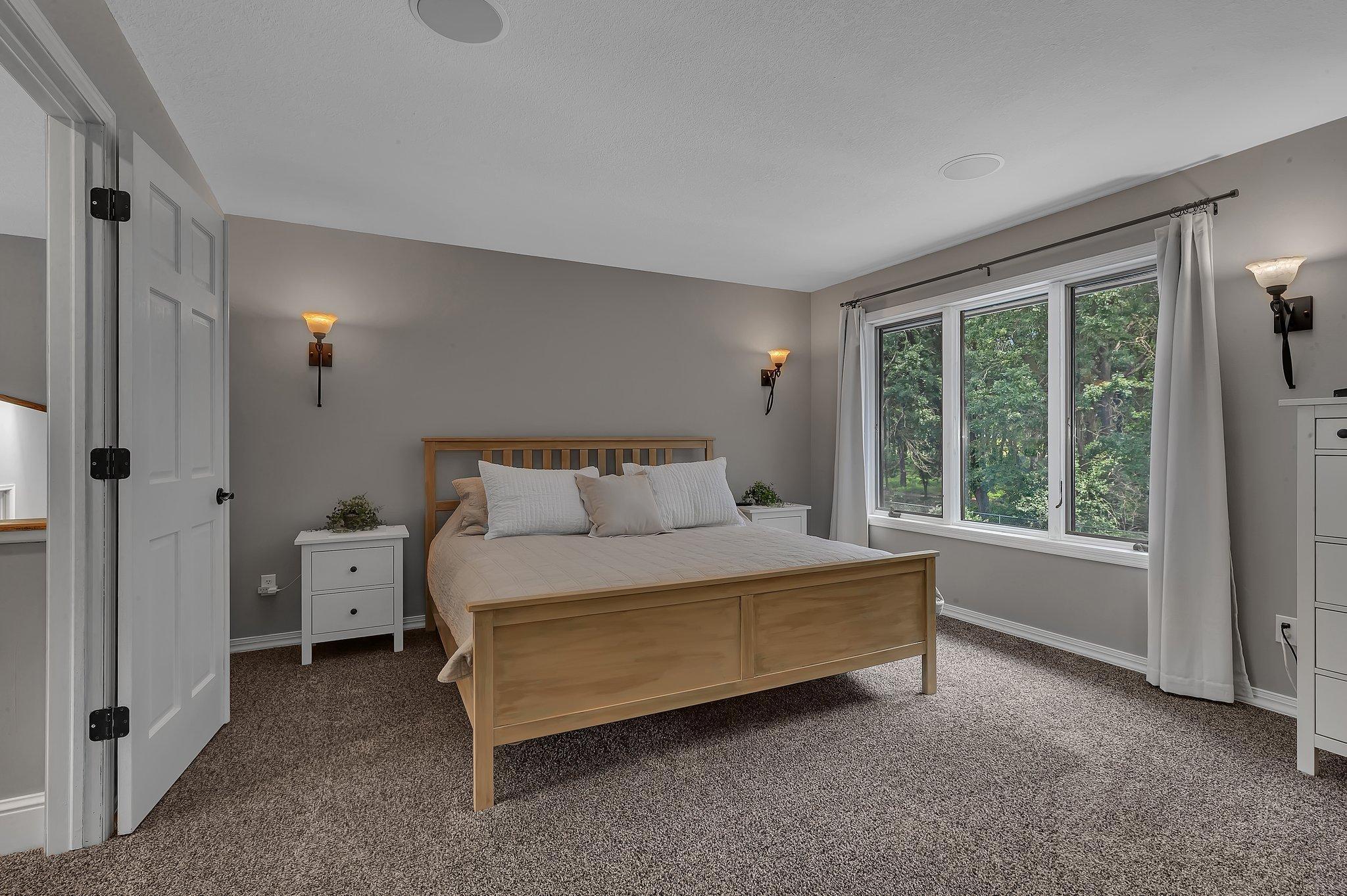 825 Meadowlawn Court