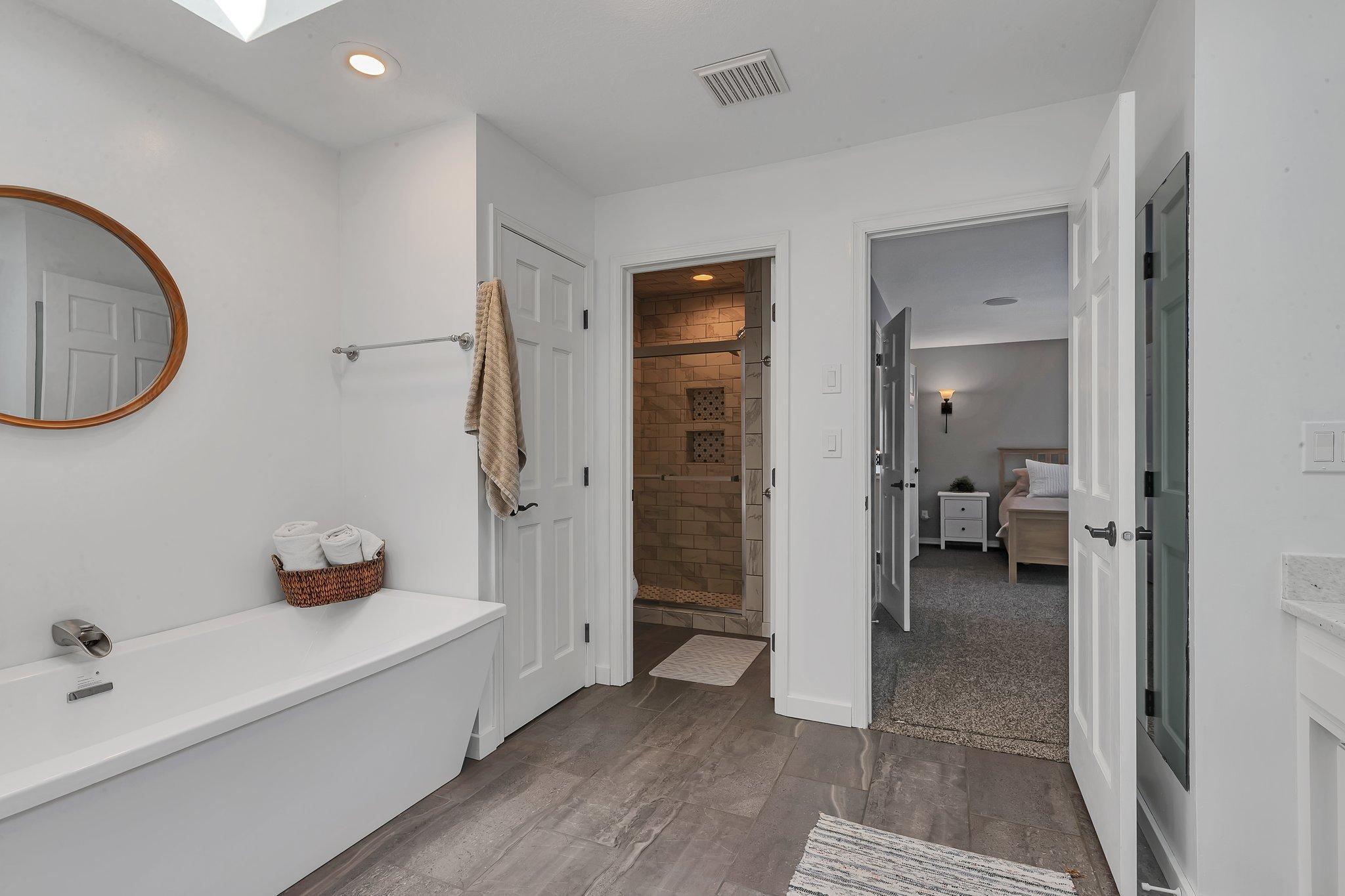 825 Meadowlawn Court
