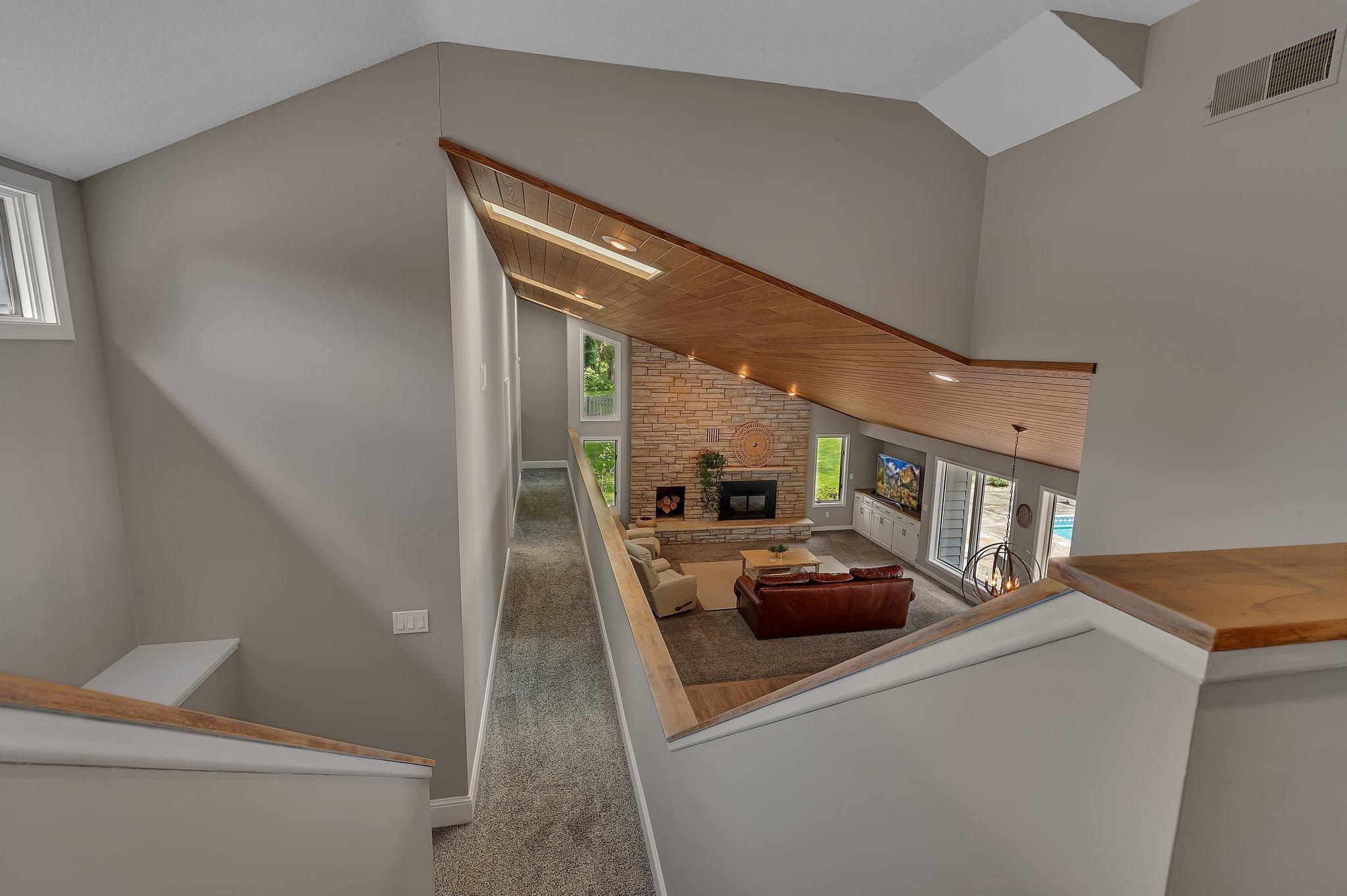 825 Meadowlawn Court