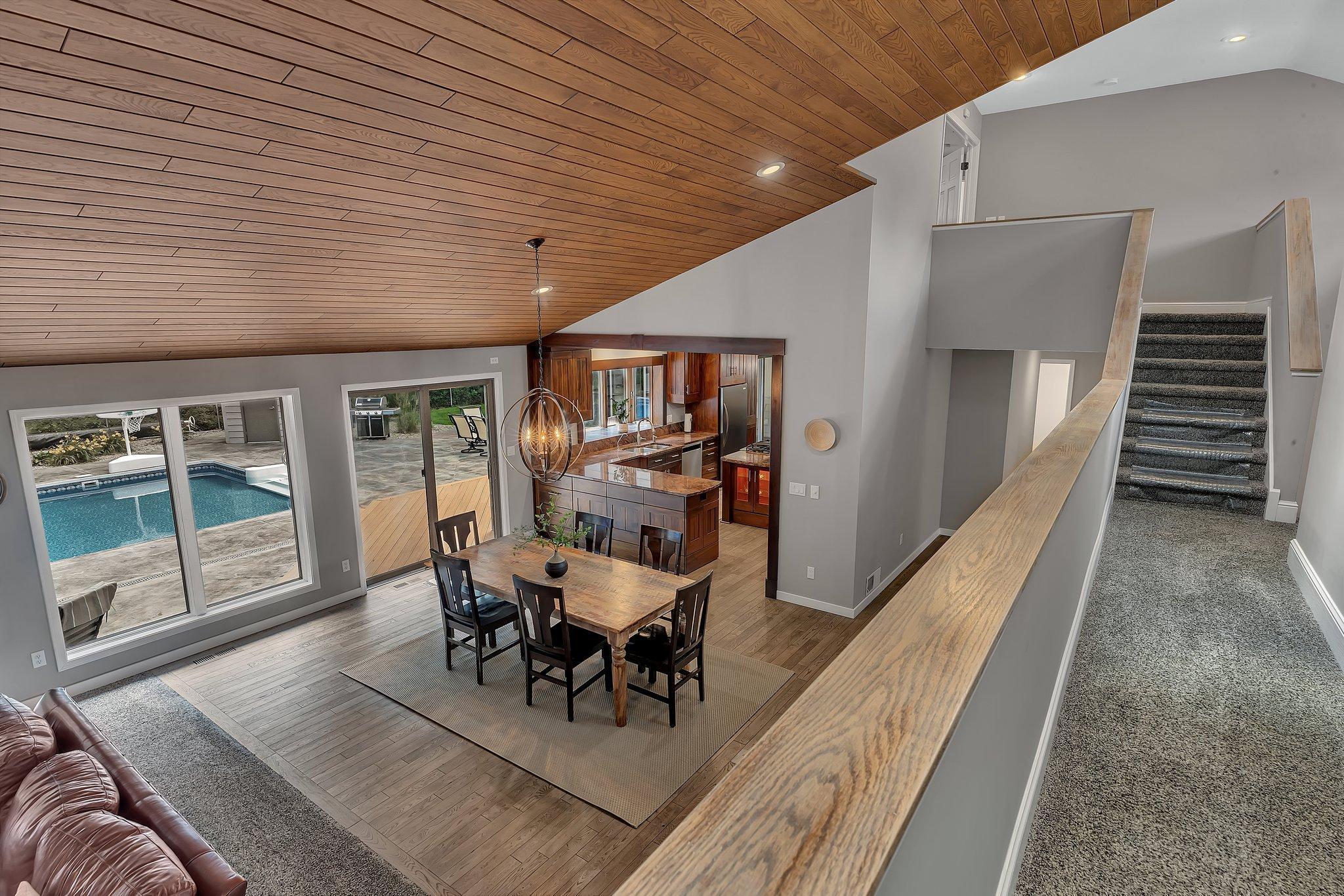 825 Meadowlawn Court