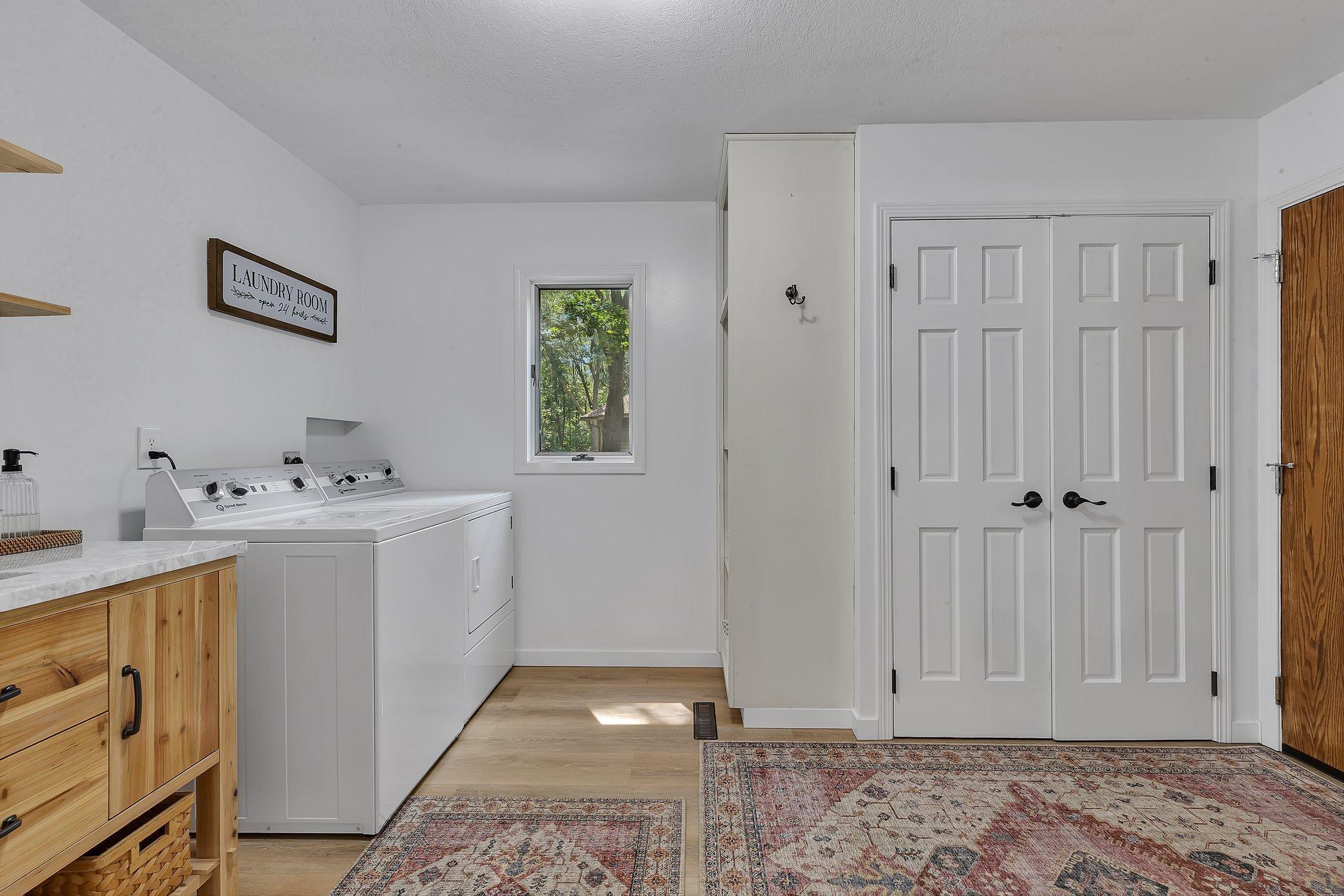 825 Meadowlawn Court
