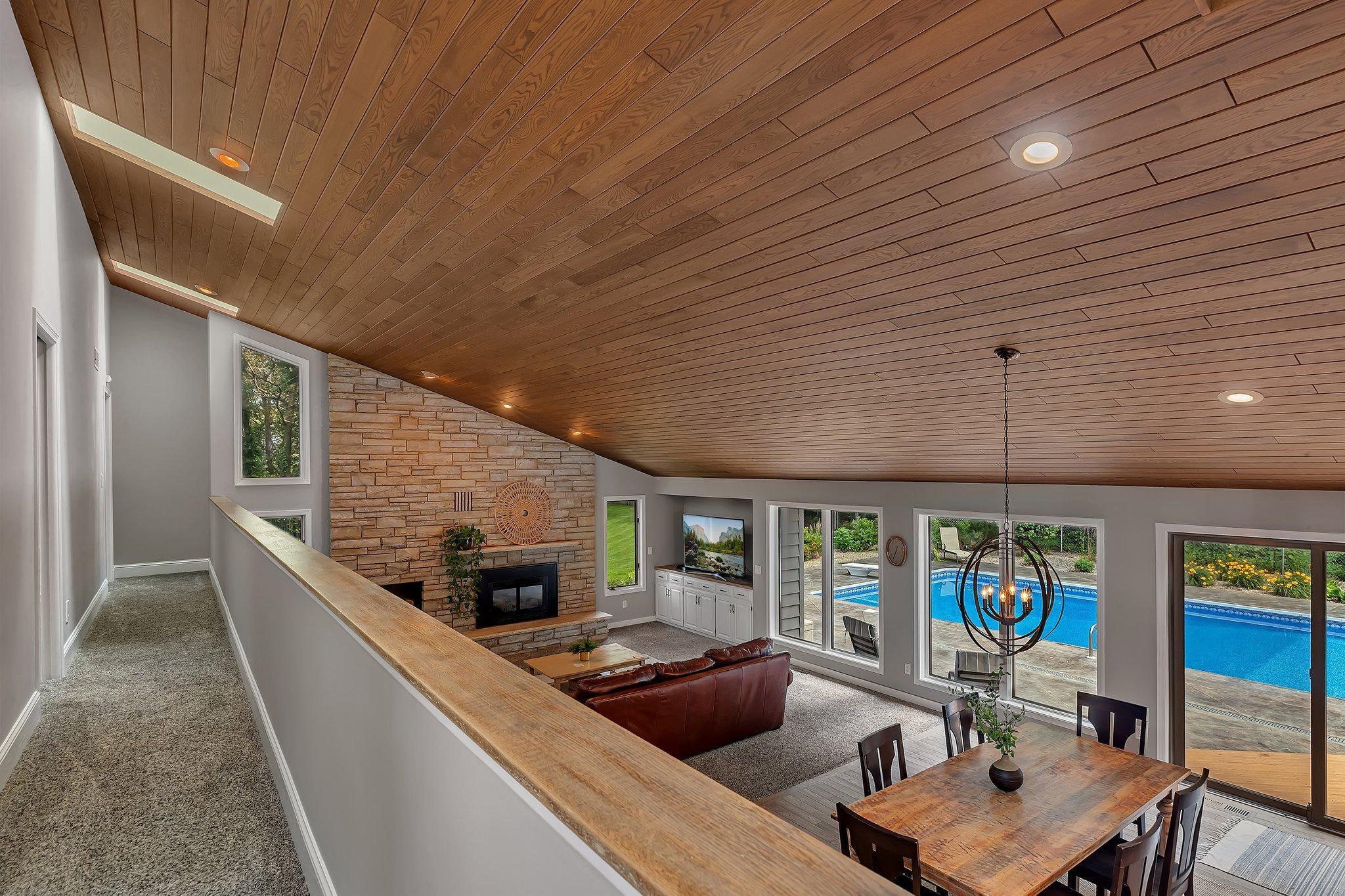 825 Meadowlawn Court