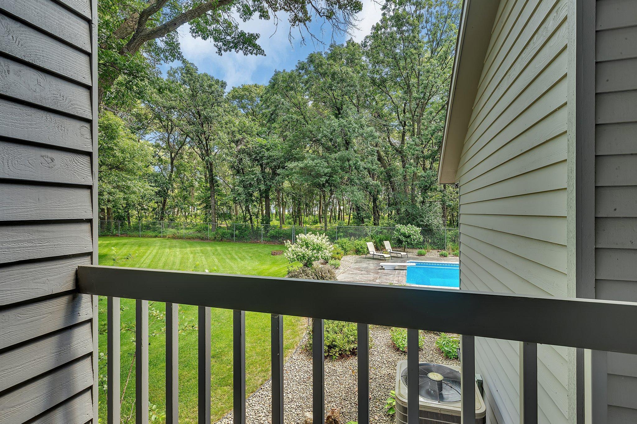 825 Meadowlawn Court