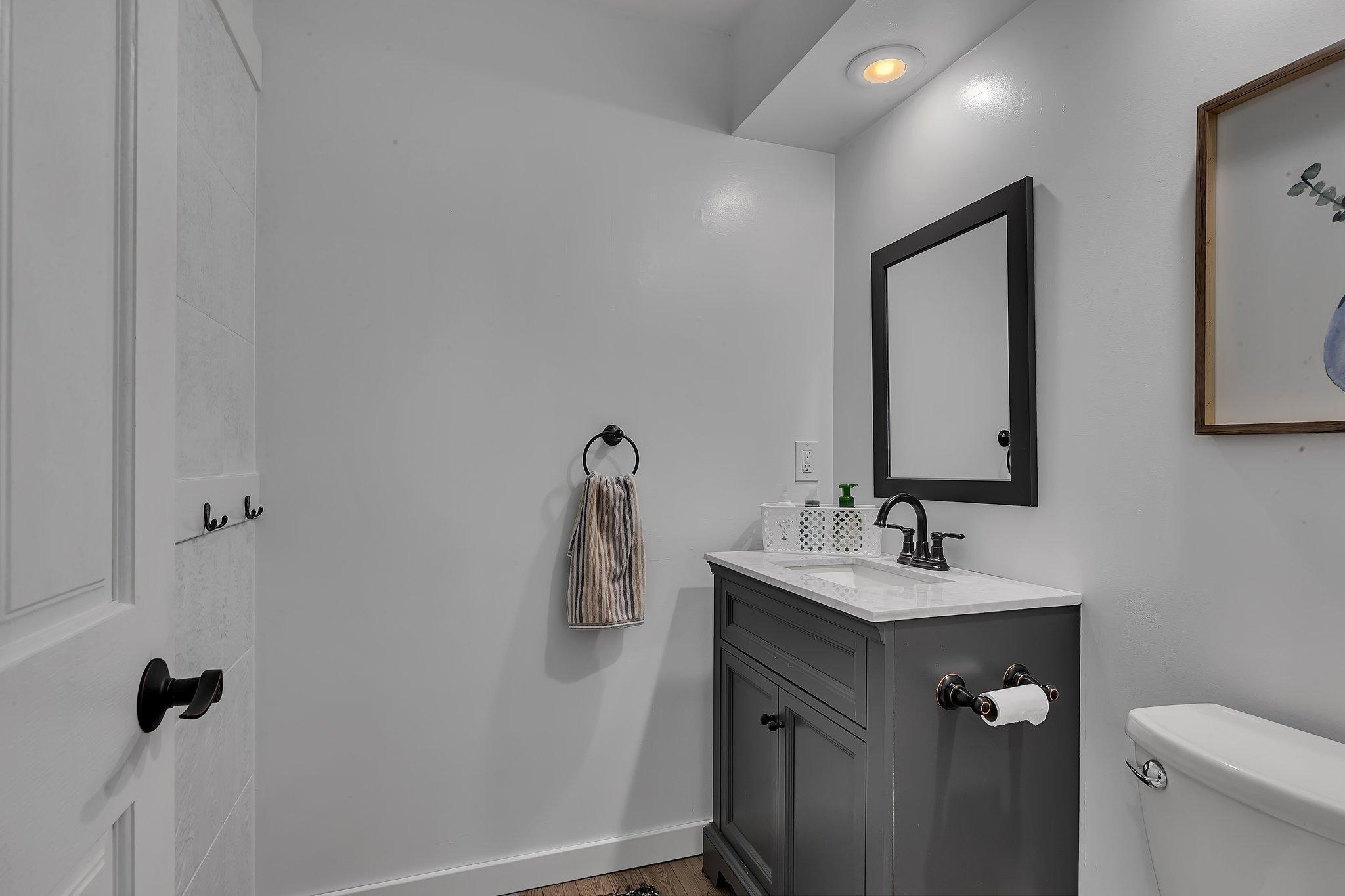 825 Meadowlawn Court