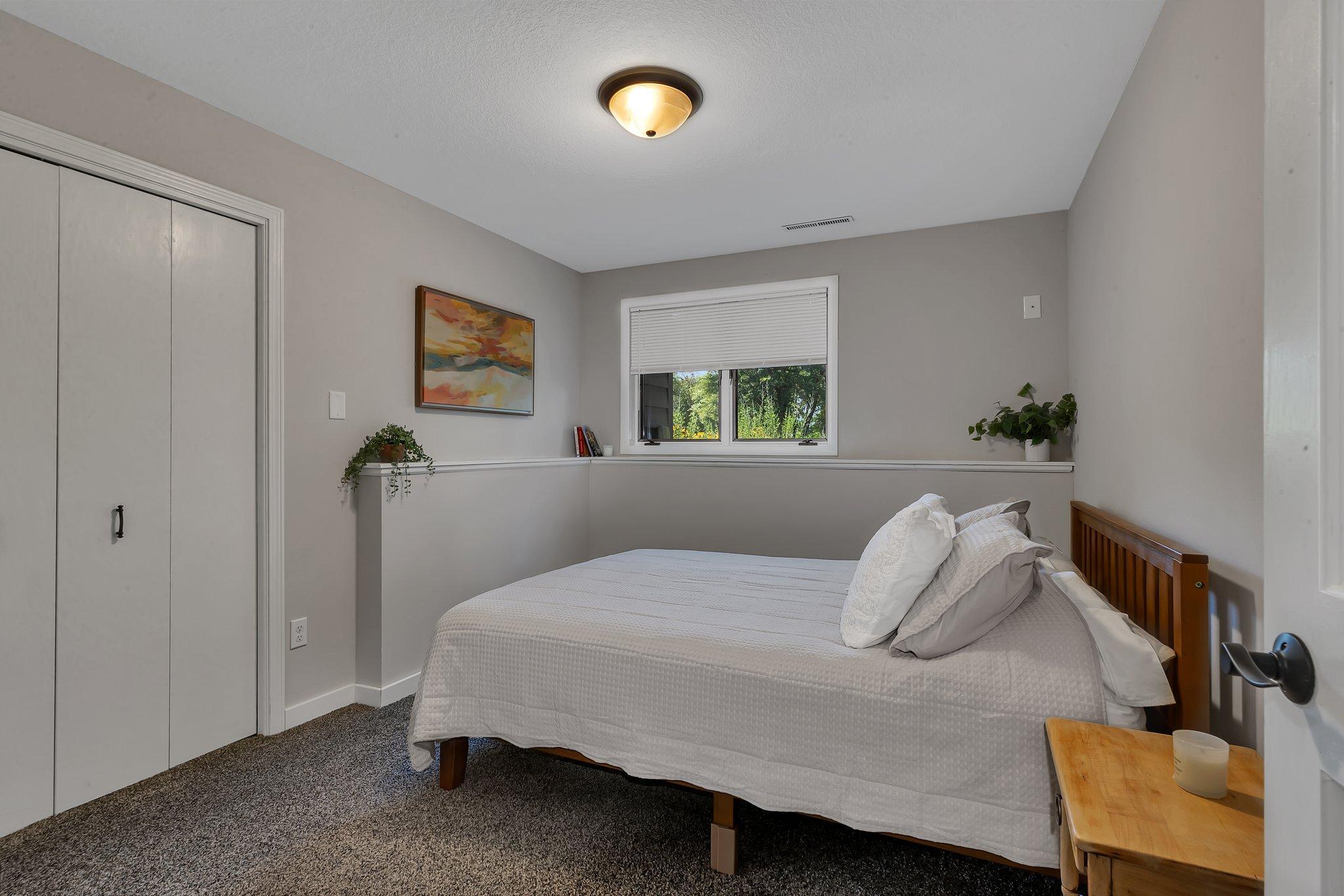 825 Meadowlawn Court
