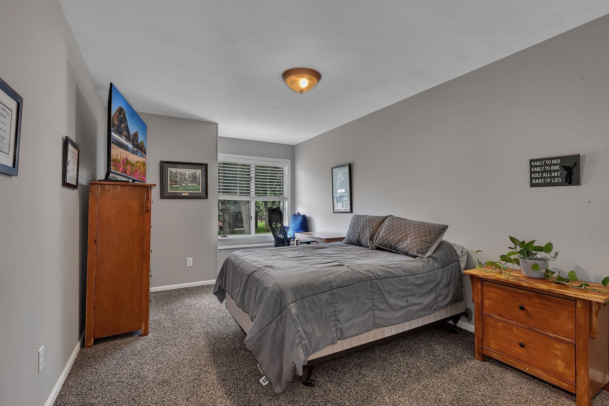 825 Meadowlawn Court