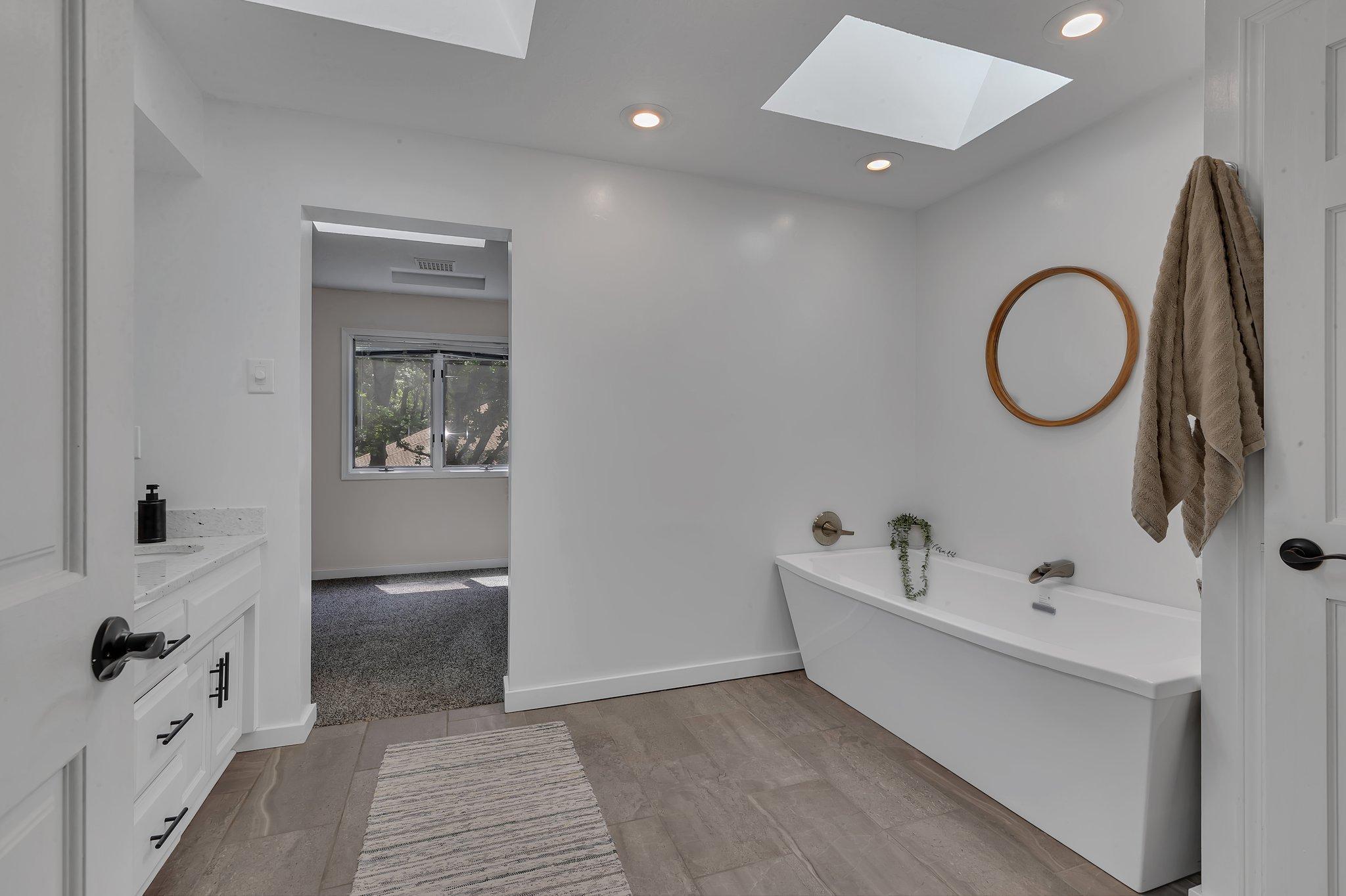 825 Meadowlawn Court