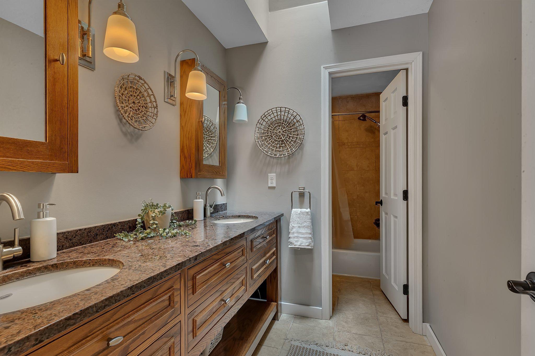 825 Meadowlawn Court