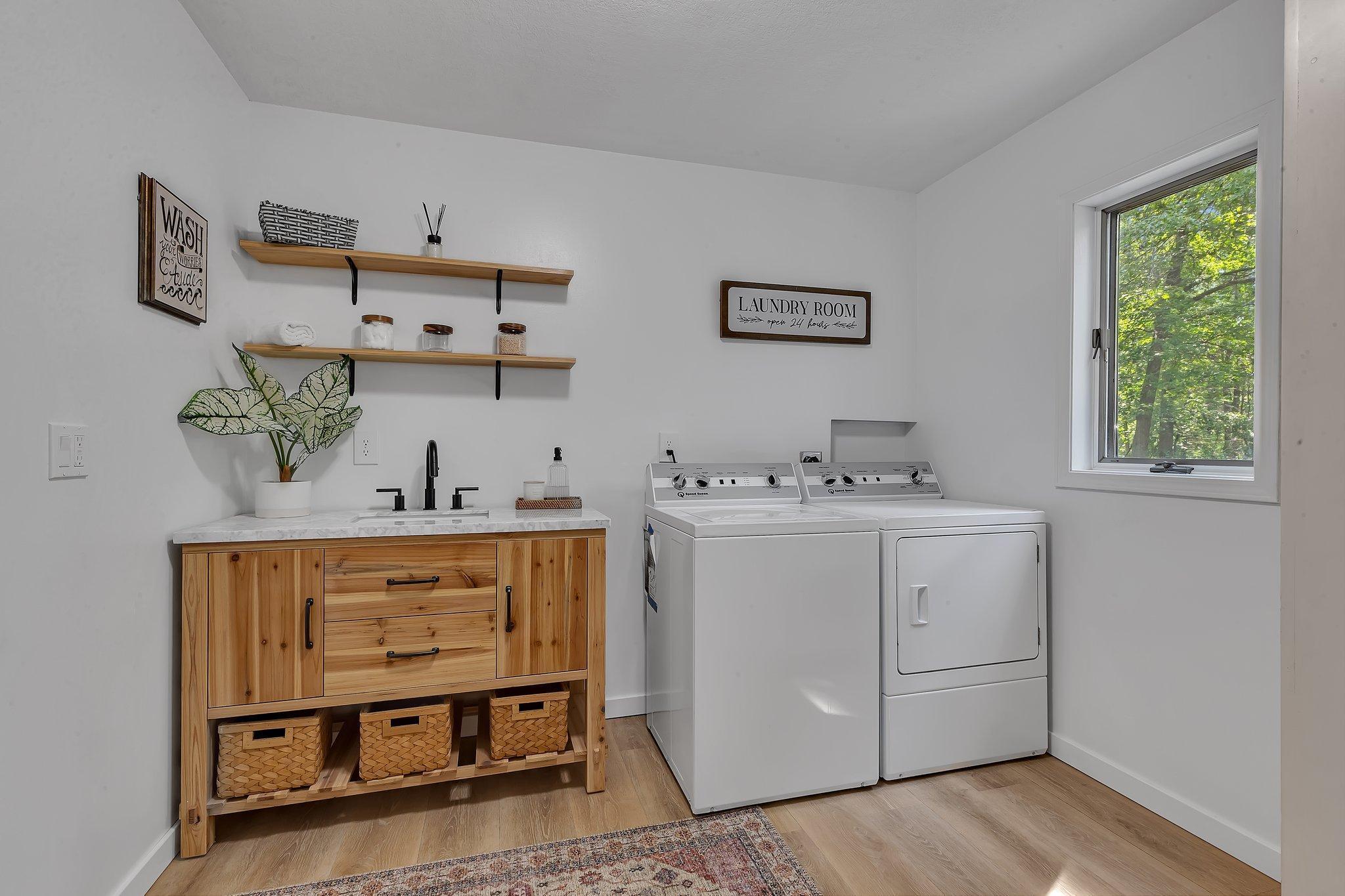 825 Meadowlawn Court