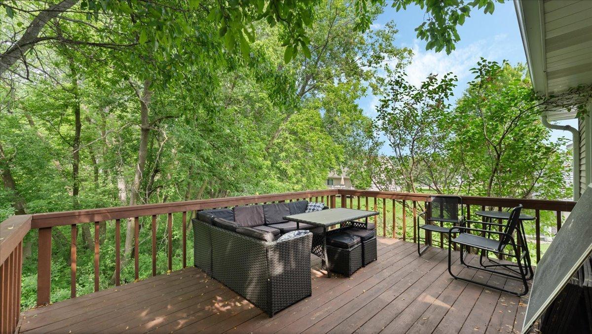 539 Deer Ridge Lane S