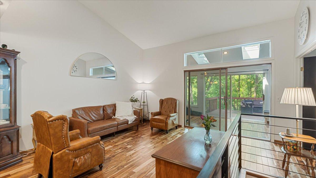 539 Deer Ridge Lane S