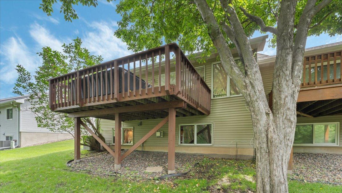 539 Deer Ridge Lane S