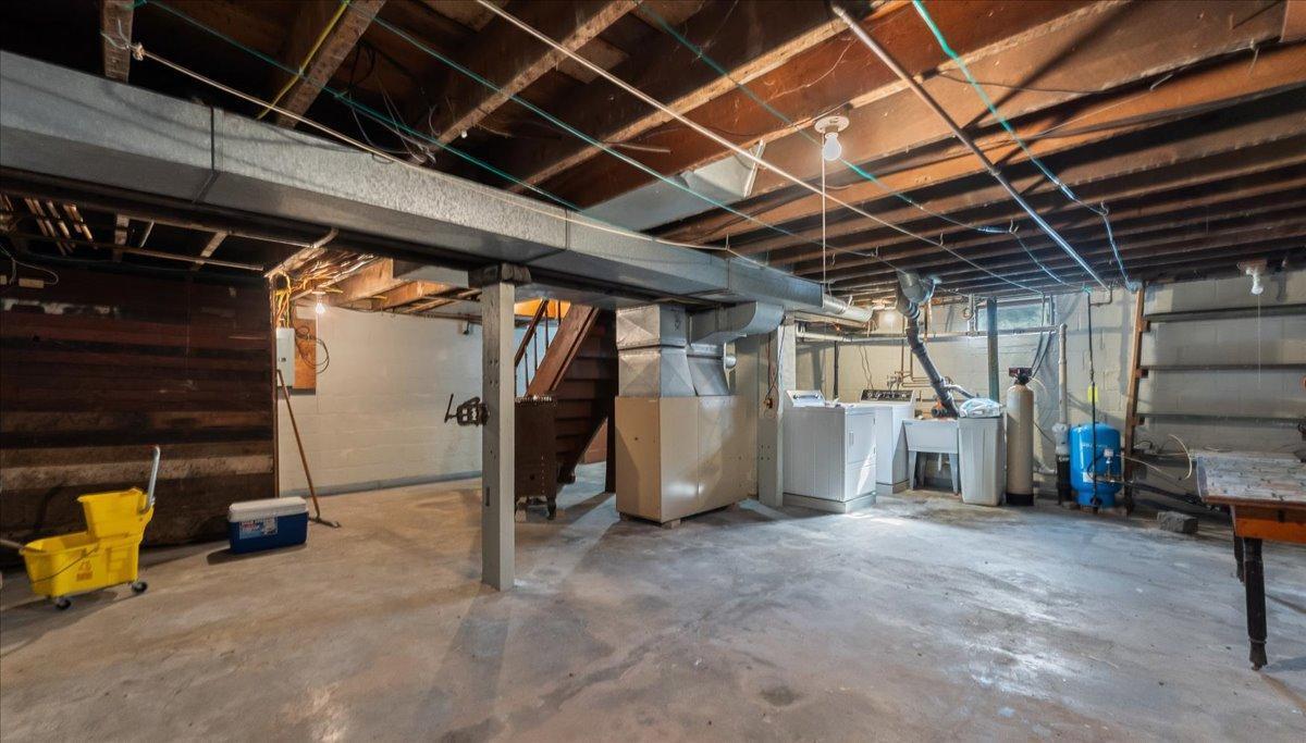 548 33rd Street S