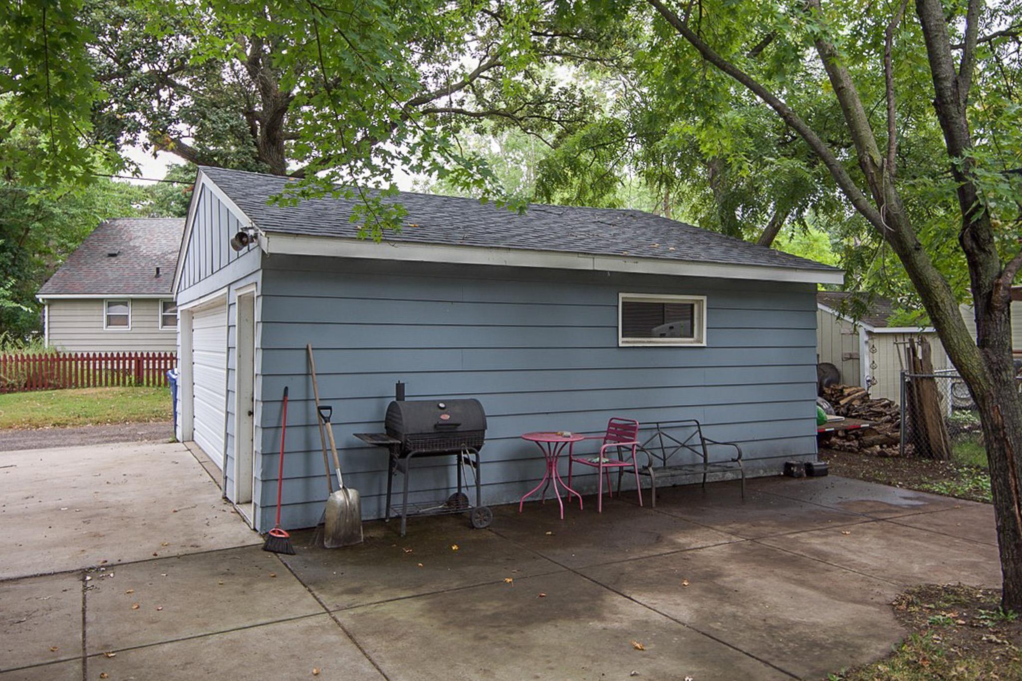 525 4th Avenue NE